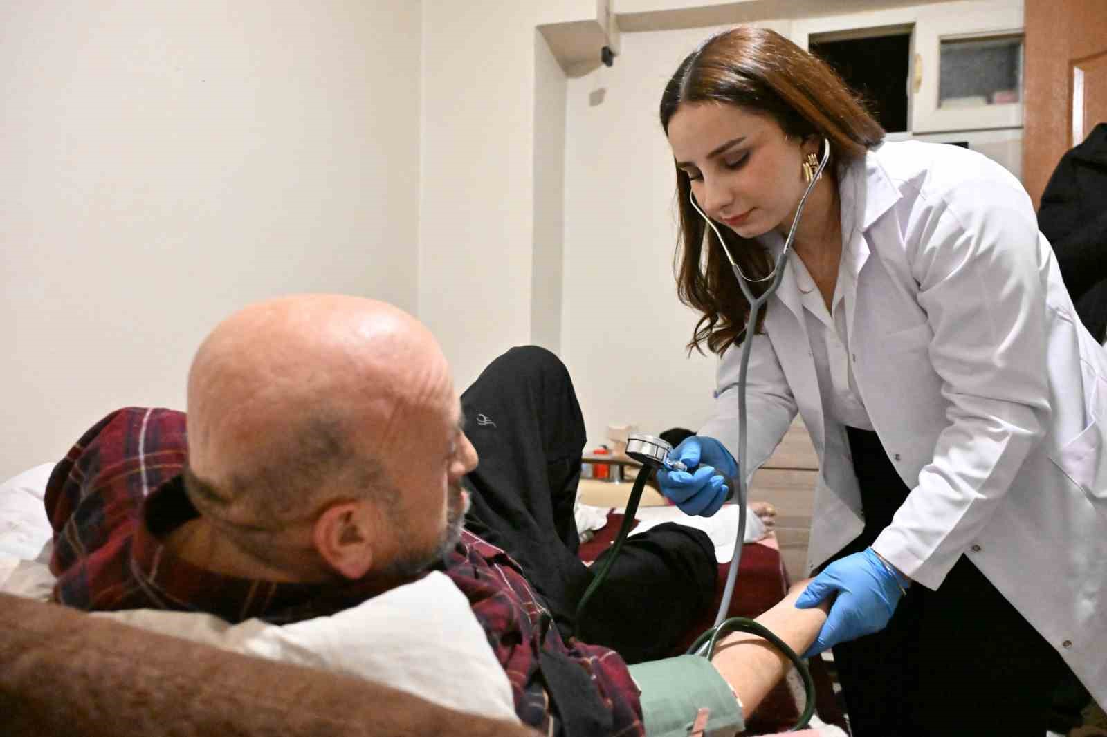 Manisa’da 65 yaş üstüne sağlıktan kişisel bakıma kapsamlı destek
