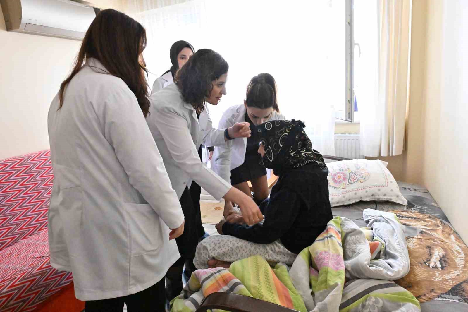 Manisa’da 65 yaş üstüne sağlıktan kişisel bakıma kapsamlı destek
