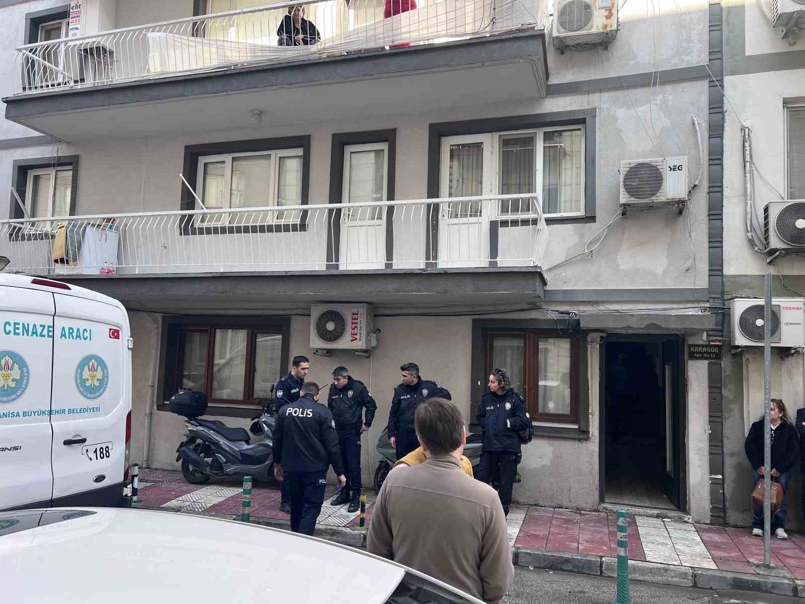 Manisa’da 83 yaşındaki koca eşini uyurken öldürdü
