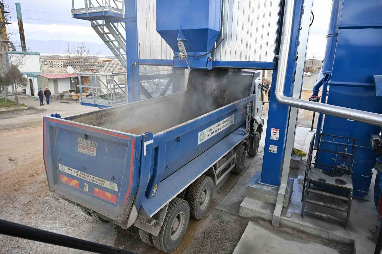 Manisa’da asfalt seferberliği: Hedef 120 bin ton
