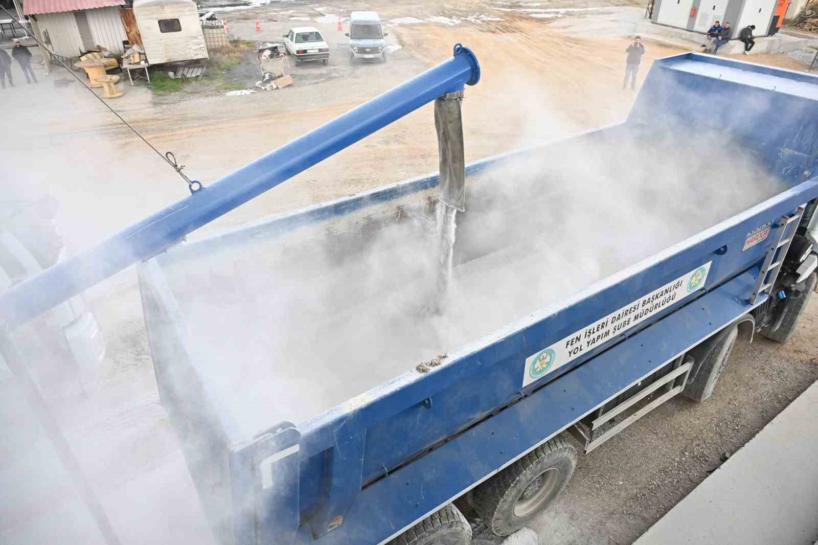 Manisa’da asfalt seferberliği: Hedef 120 bin ton
