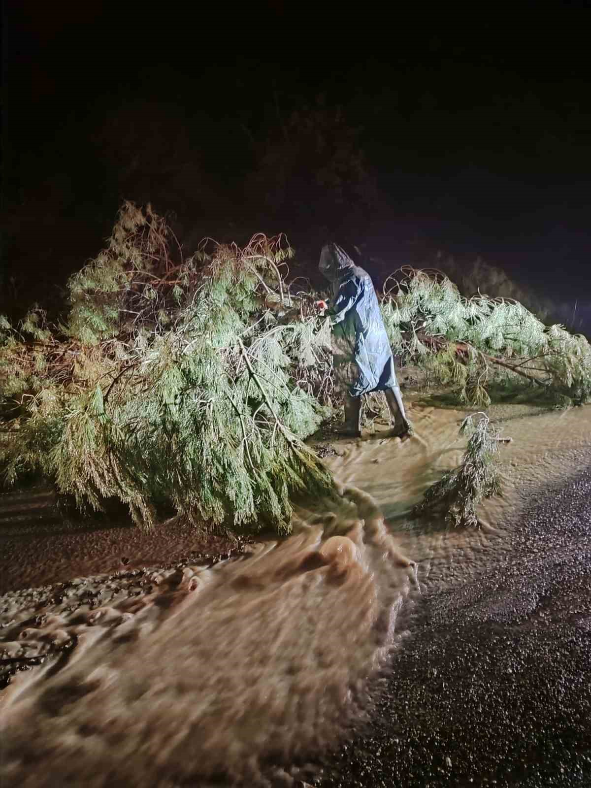 Manisa’da aşırı yağışlar sebebiyle vatandaşlara kritik uyarılar
