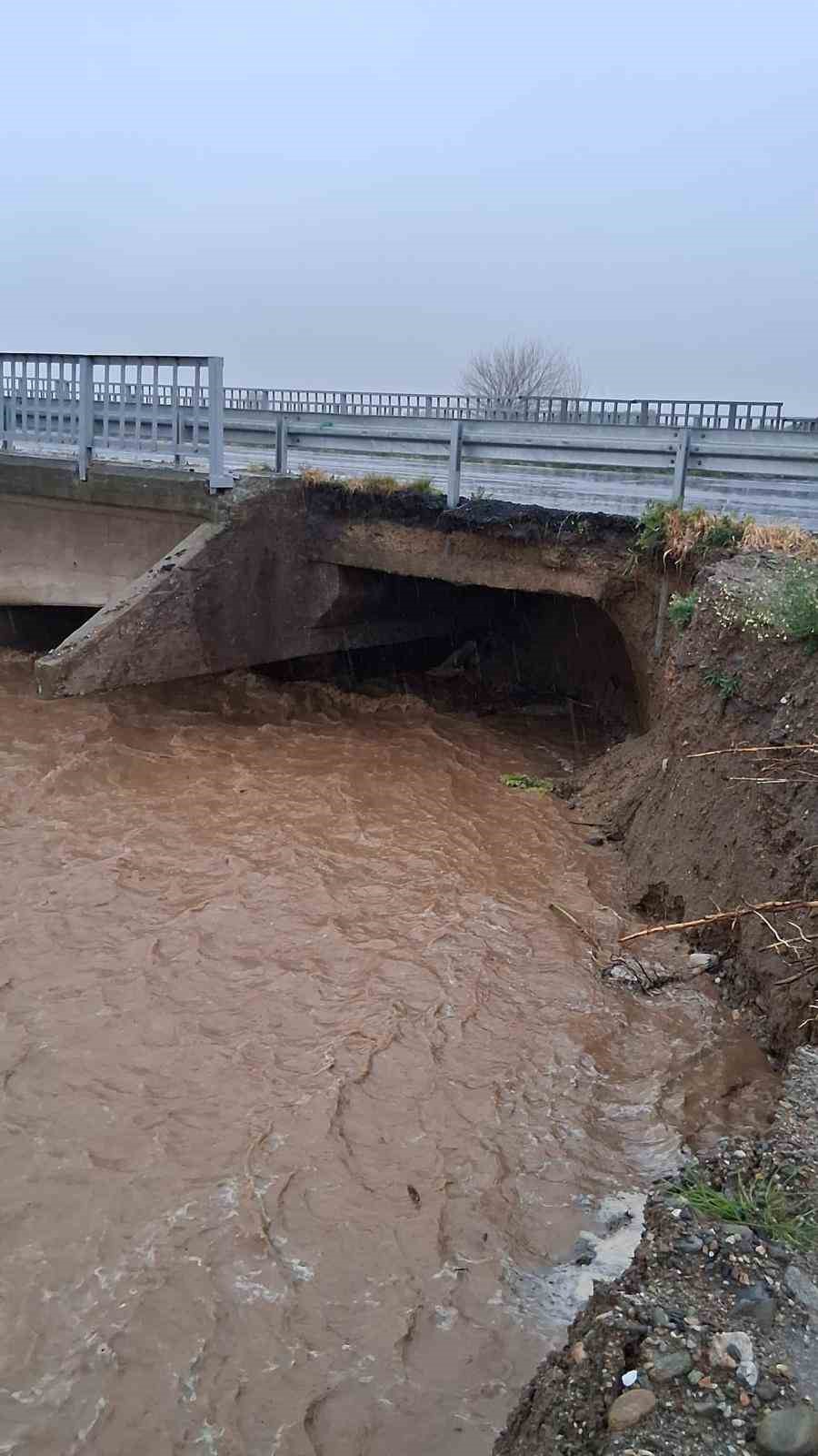 Manisa’da aşırı yağışlar sebebiyle vatandaşlara kritik uyarılar
