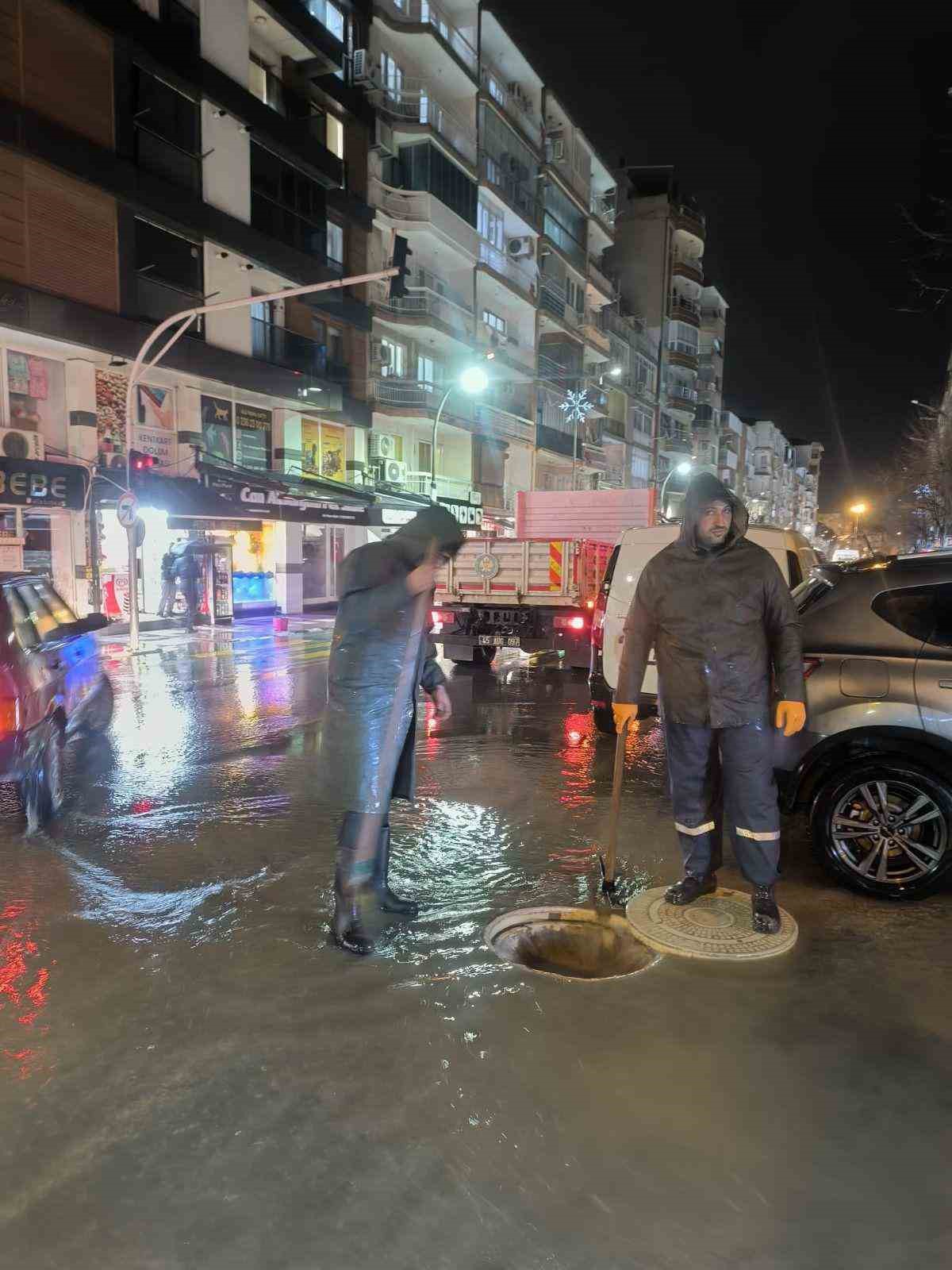 Manisa’da büyükşehir ve MASKİ’den sağanak yağışa etkin müdahale
