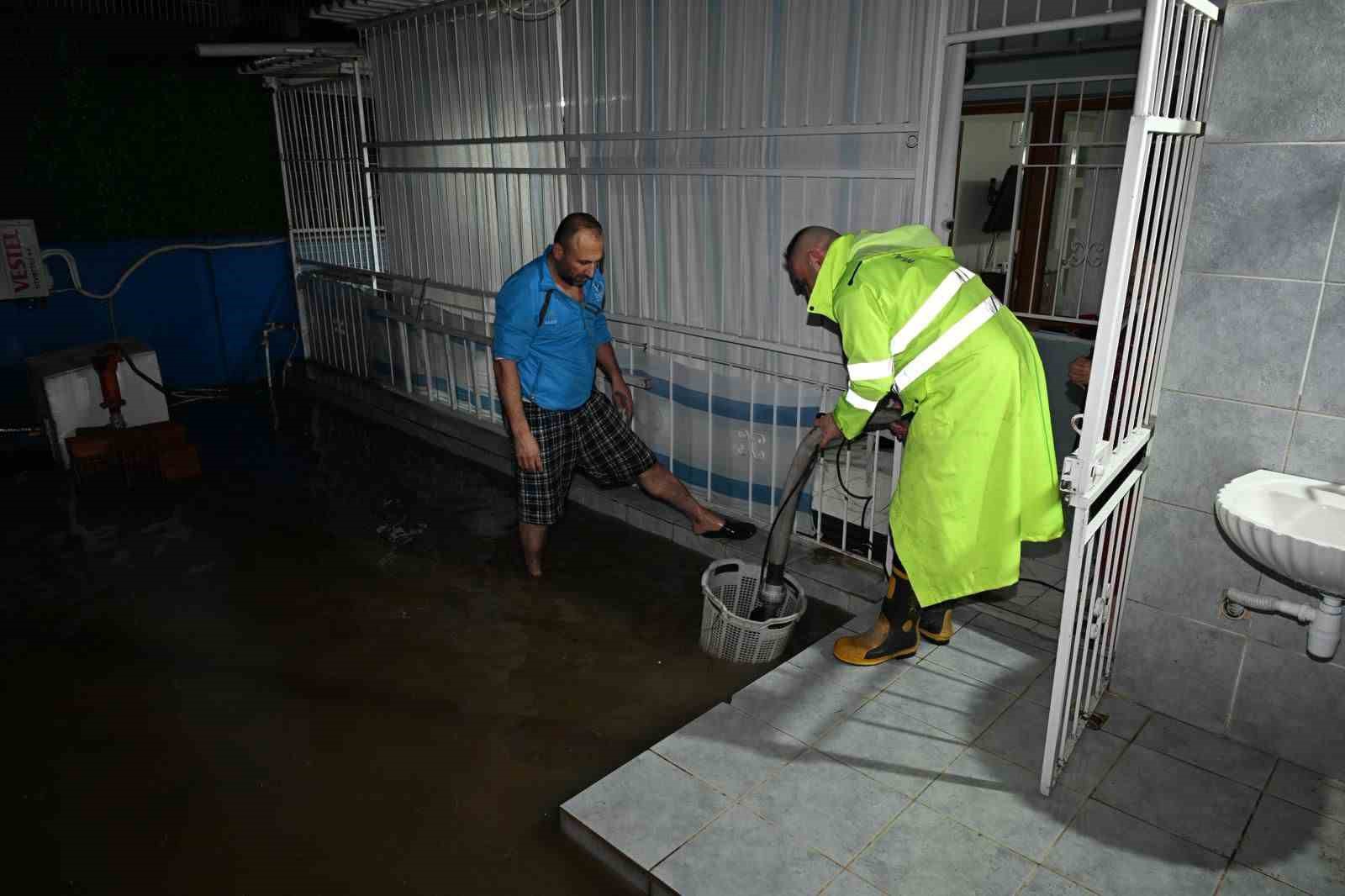 Manisa’da büyükşehir ve MASKİ’den sağanak yağışa etkin müdahale
