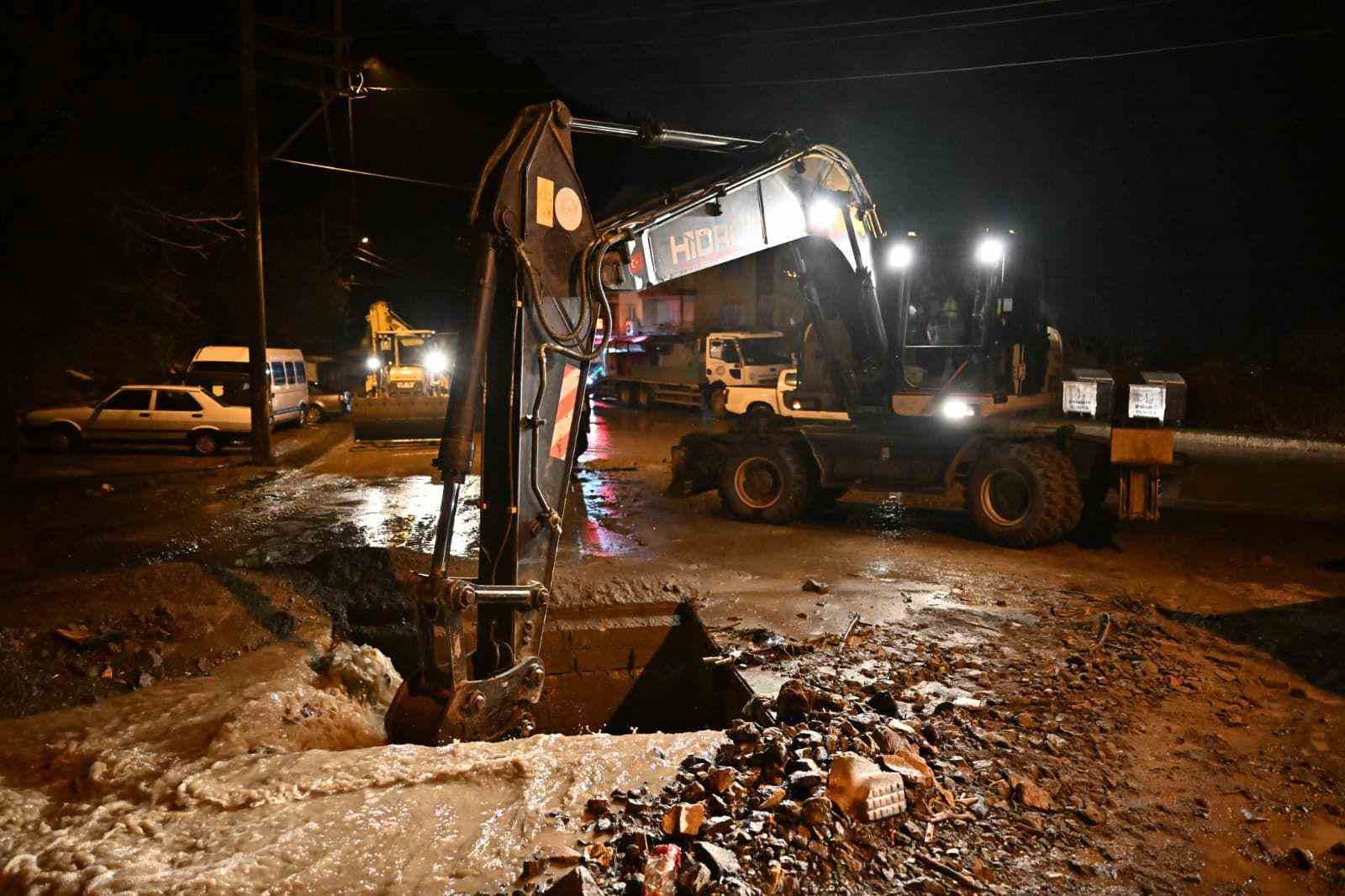 Manisa’da büyükşehir ve MASKİ’den sağanak yağışa etkin müdahale
