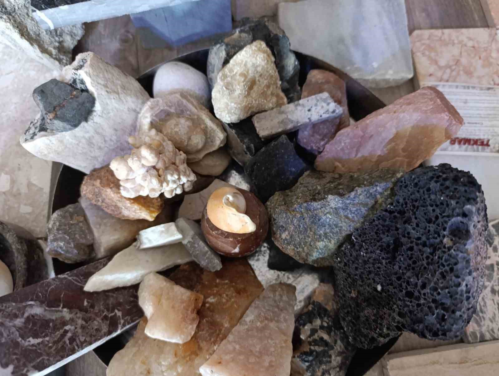 Manisa’da doğaltaş müzesi gibi ev
Manisa’da doğaltaş müzesi gibi ev