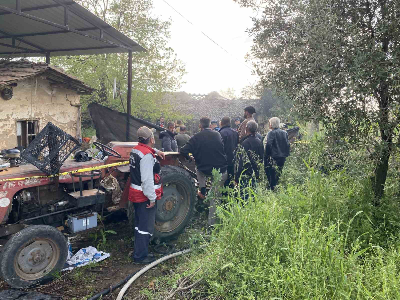 Manisa’da ev yangını: 1 kişi hayatını kaybetti
