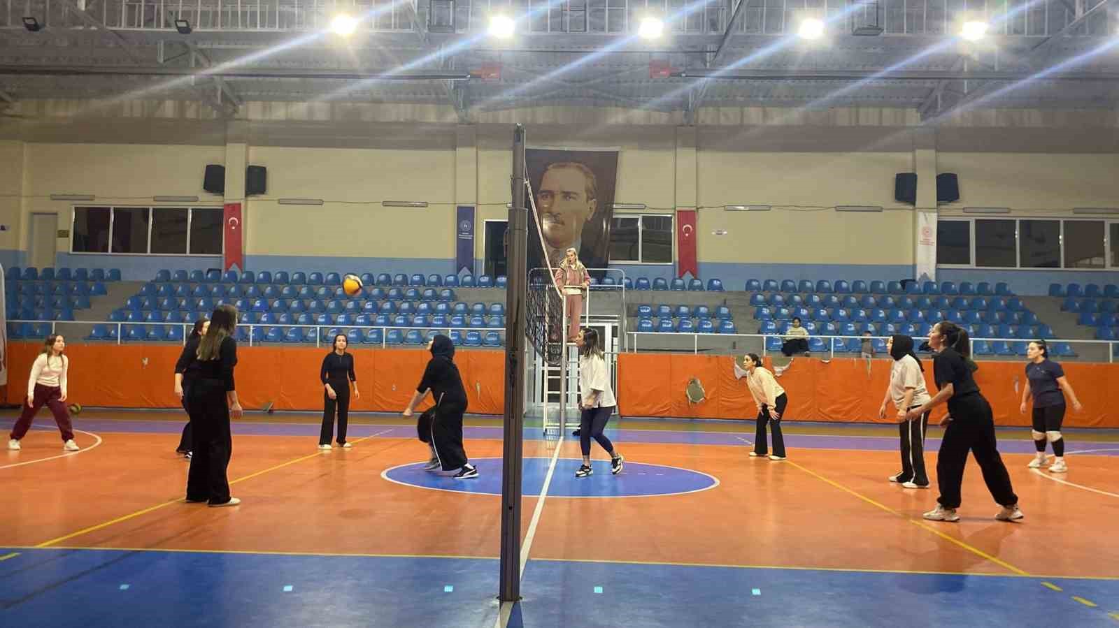 Manisa’da "Evinin Sultanları" 8 Mart’ta parkeye indi
