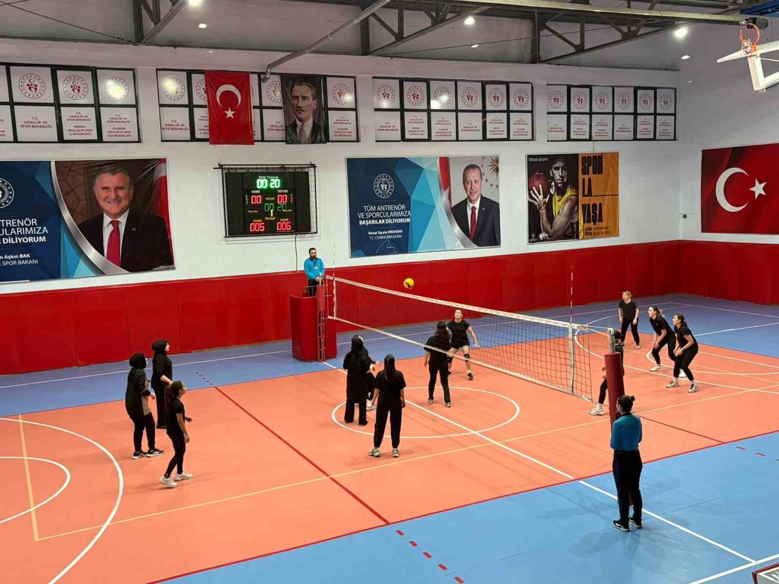 Manisa’da "Evinin Sultanları" 8 Mart’ta parkeye indi
