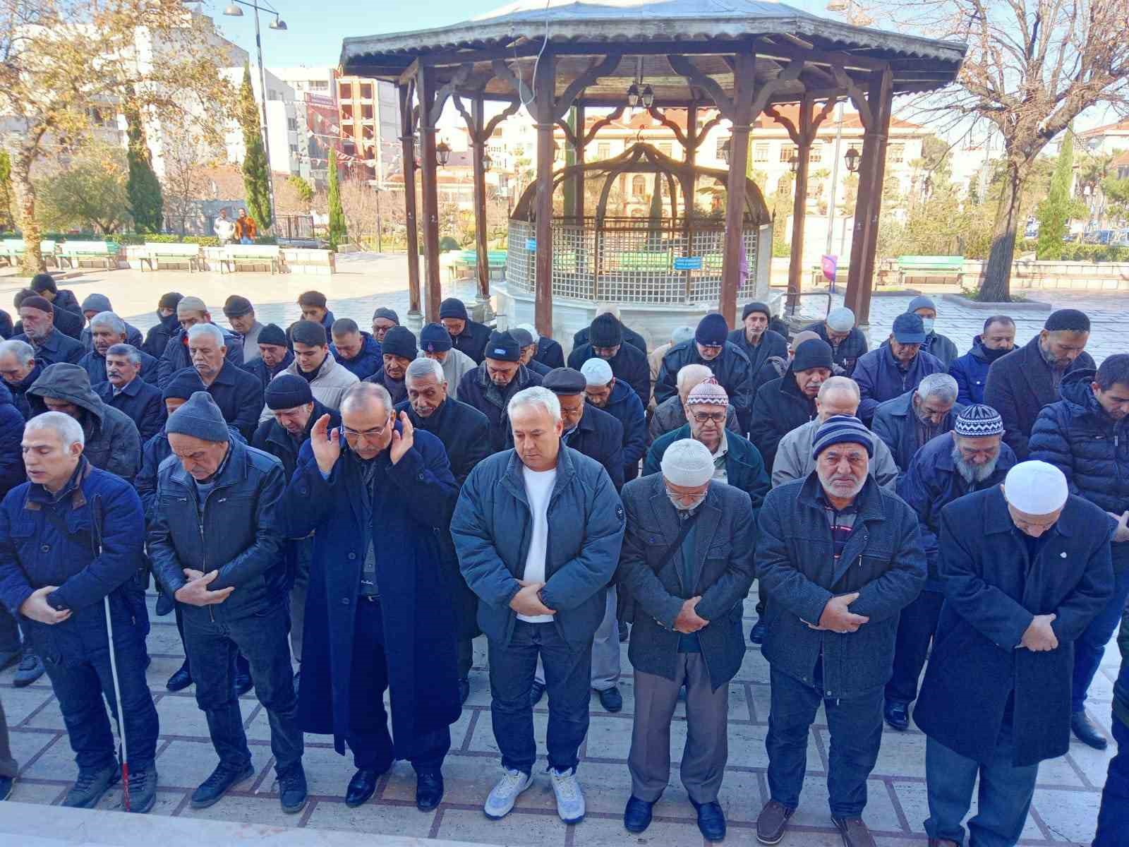 Manisa’da Filistin’de hayatını kaybedenler için gıyabi cenaze namazı kılındı
