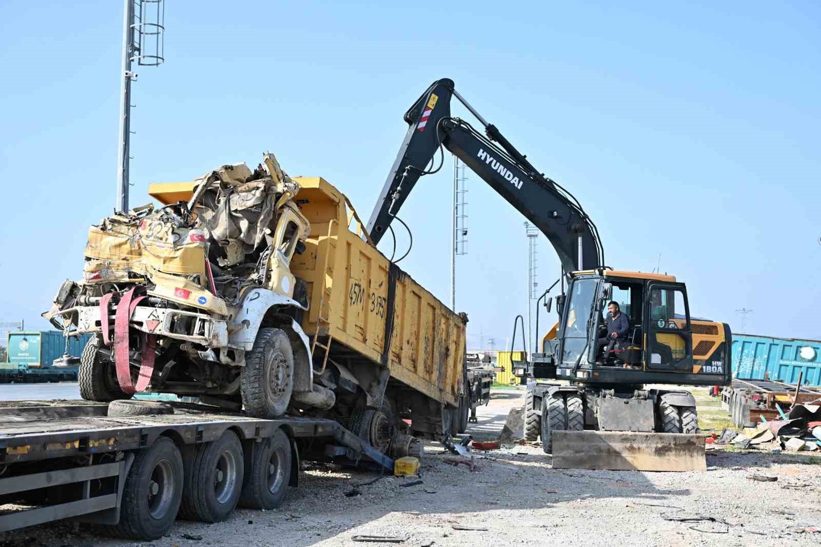Manisa’da hurda ve sahipsiz araçlar MKE’ye sevk edildi

