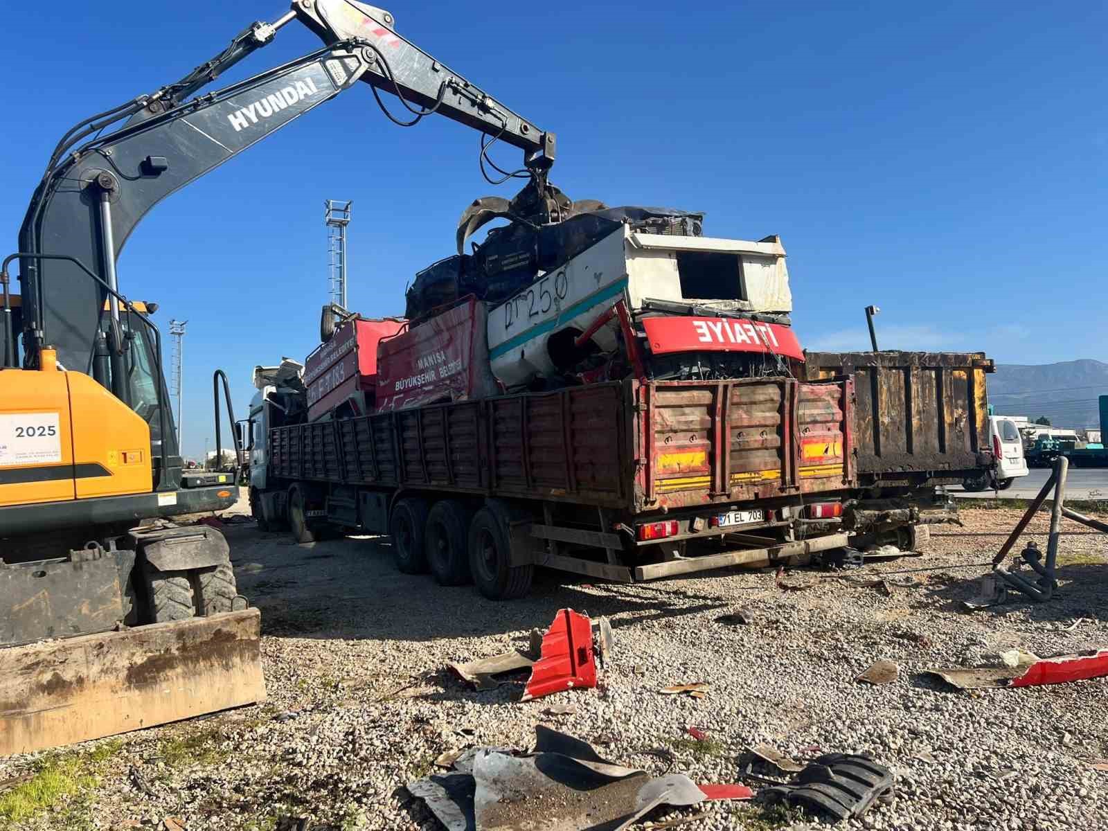 Manisa’da hurda ve sahipsiz araçlar MKE’ye sevk edildi
