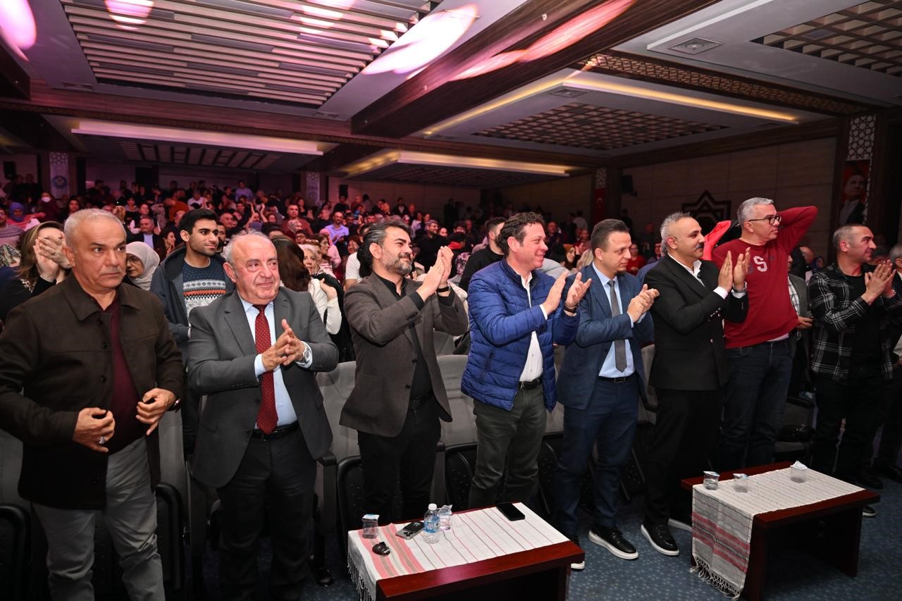 Manisa’da İsmail Altunsaray ile türkü dolu gece
