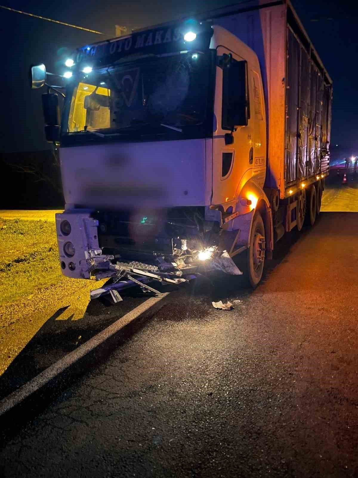 Manisa’da kamyon ile otomobil çarpıştı: 1 ölü, 1 yaralı
