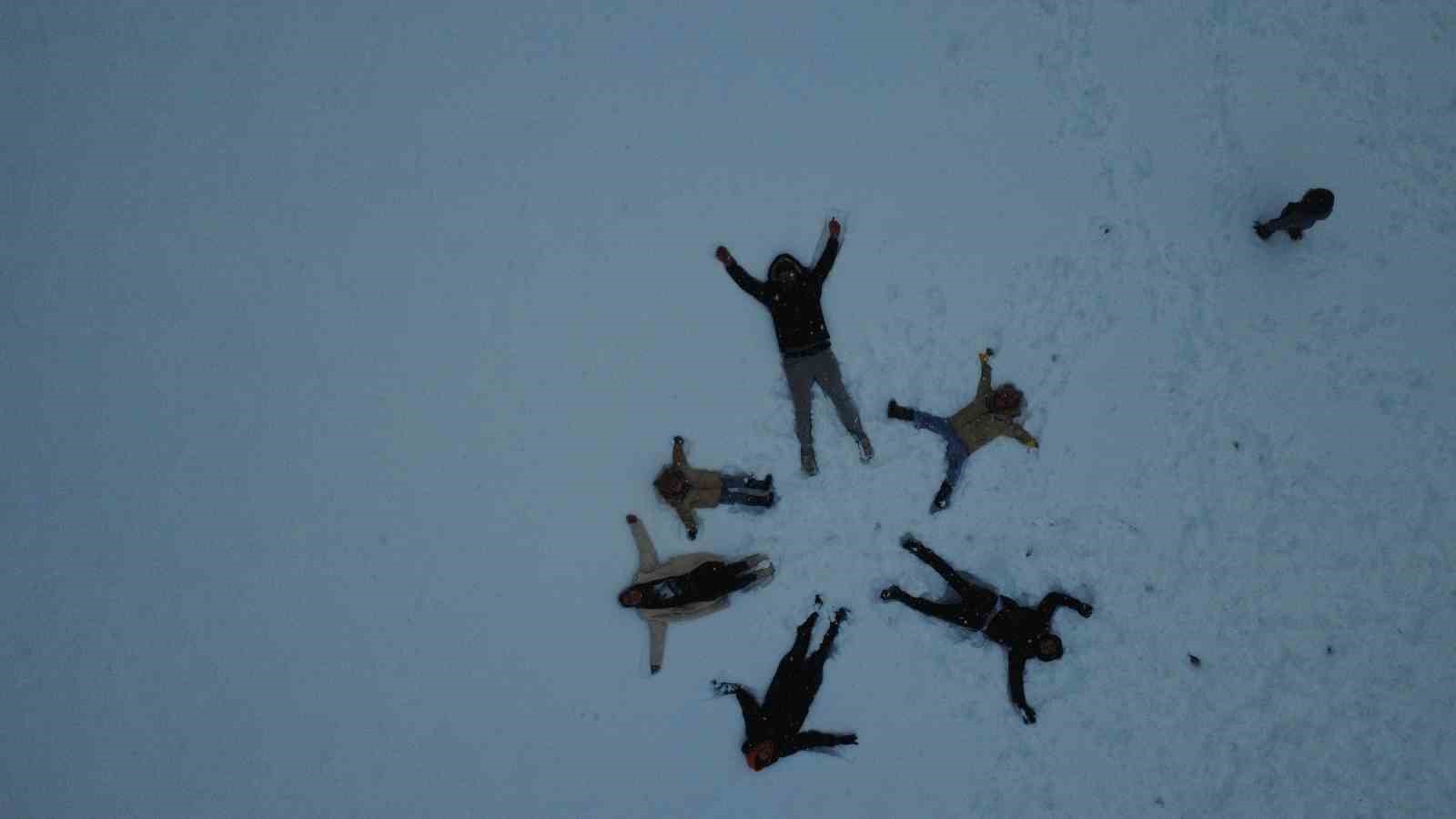 Manisa’da kar coşkusu: Yaylalar ziyaretçilerle doldu
Manisa’da kar coşkusu: Yaylalar ziyaretçilerle doldu