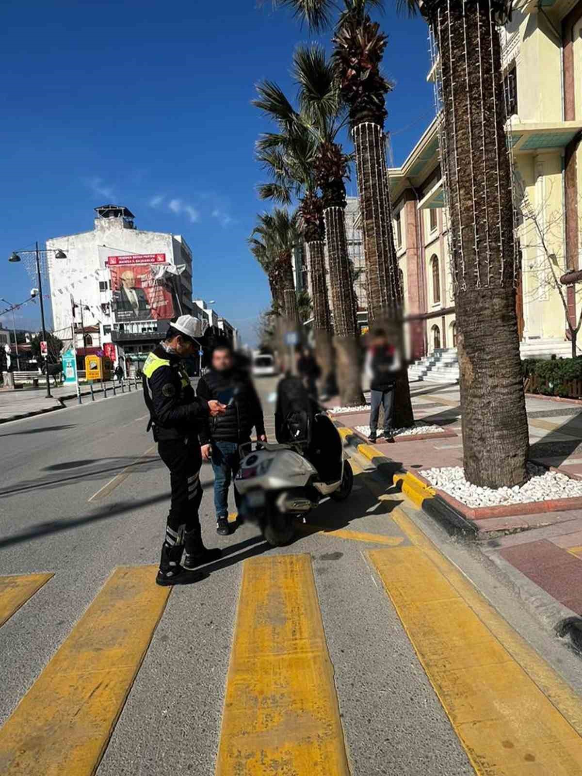 Manisa’da kasksız sürücülere geçit yok
