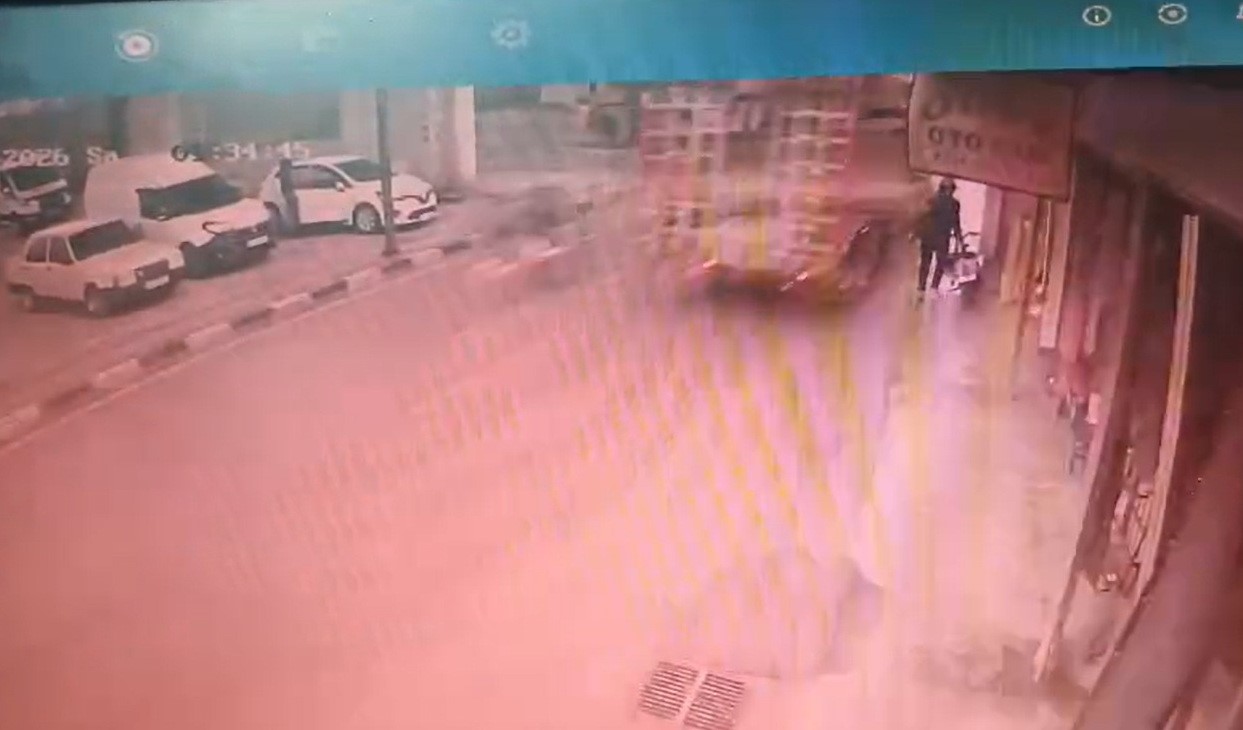 Manisa’da korku dolu anlar kamerada: Lise öğrencisi ölümden döndü
