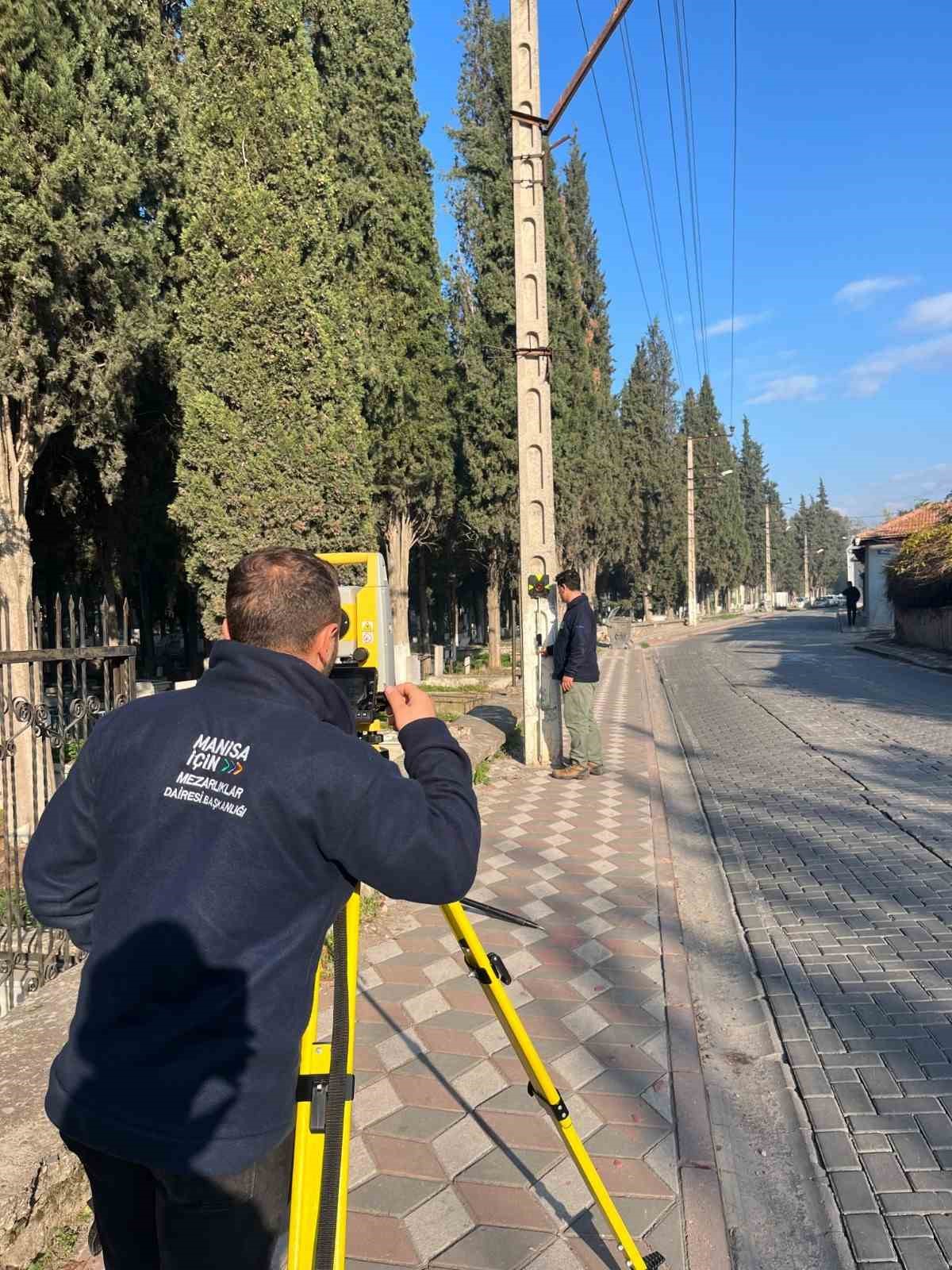 Manisa’da mezarlıklara kapsamlı bakım
