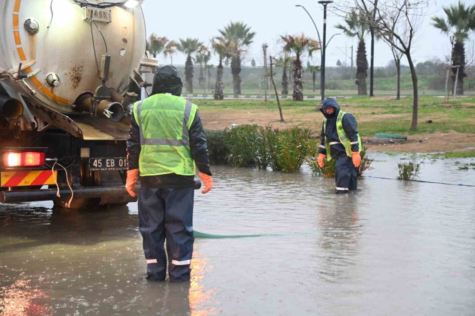 Manisa’da muhtemel taşkınlara karşı ekipler seferber oldu
