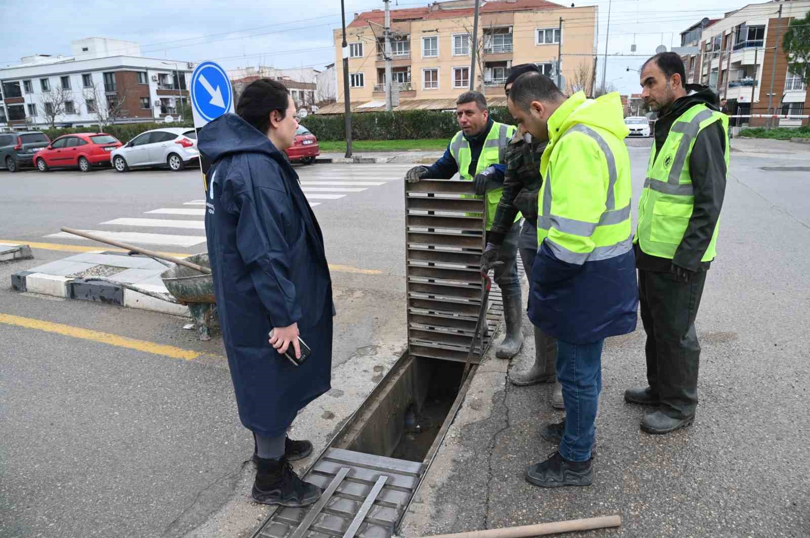 Manisa’da muhtemel taşkınlara karşı ekipler seferber oldu
