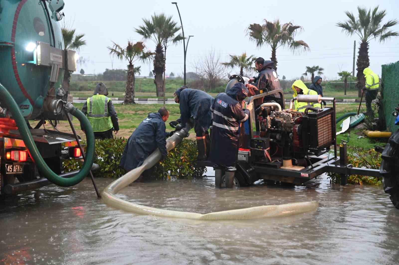 Manisa’da muhtemel taşkınlara karşı ekipler seferber oldu
