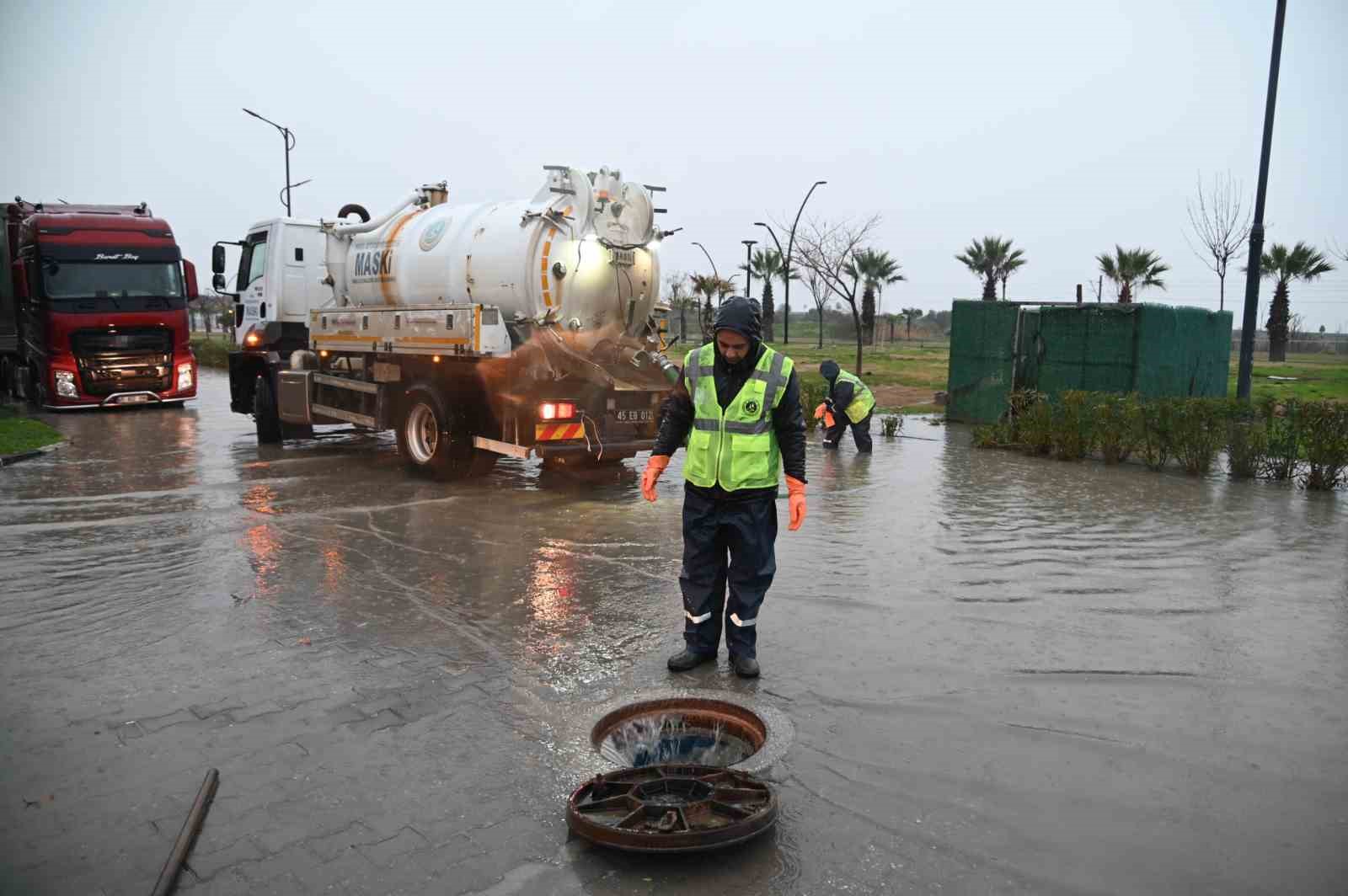 Manisa’da muhtemel taşkınlara karşı ekipler seferber oldu
