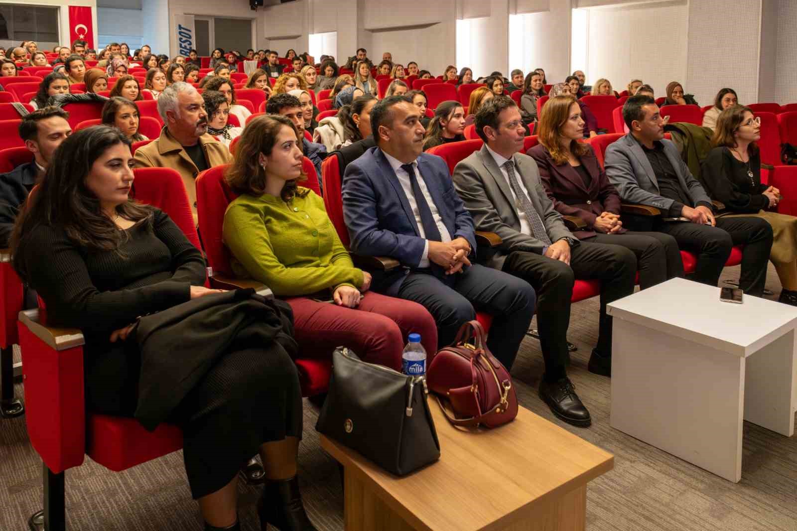 Manisa’da öğretmenlere "Maarif Modeli" tanıtıldı
