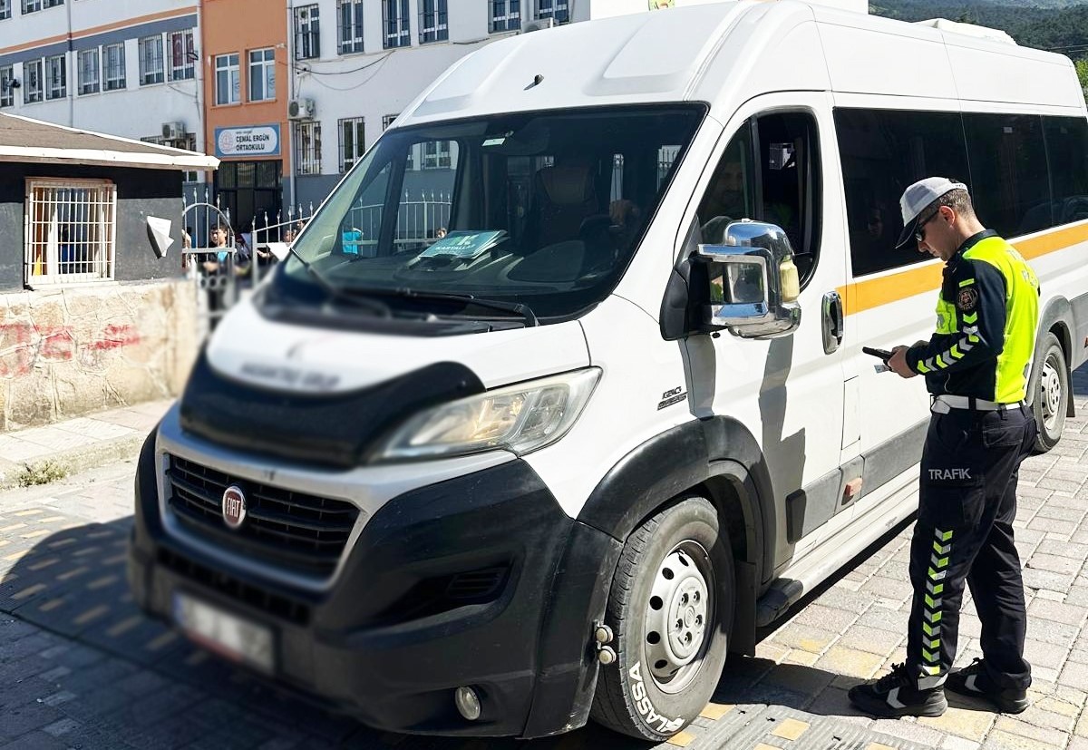 Manisa’da okul çevrelerine sıkı trafik denetimi: 9 sürücüye ceza
