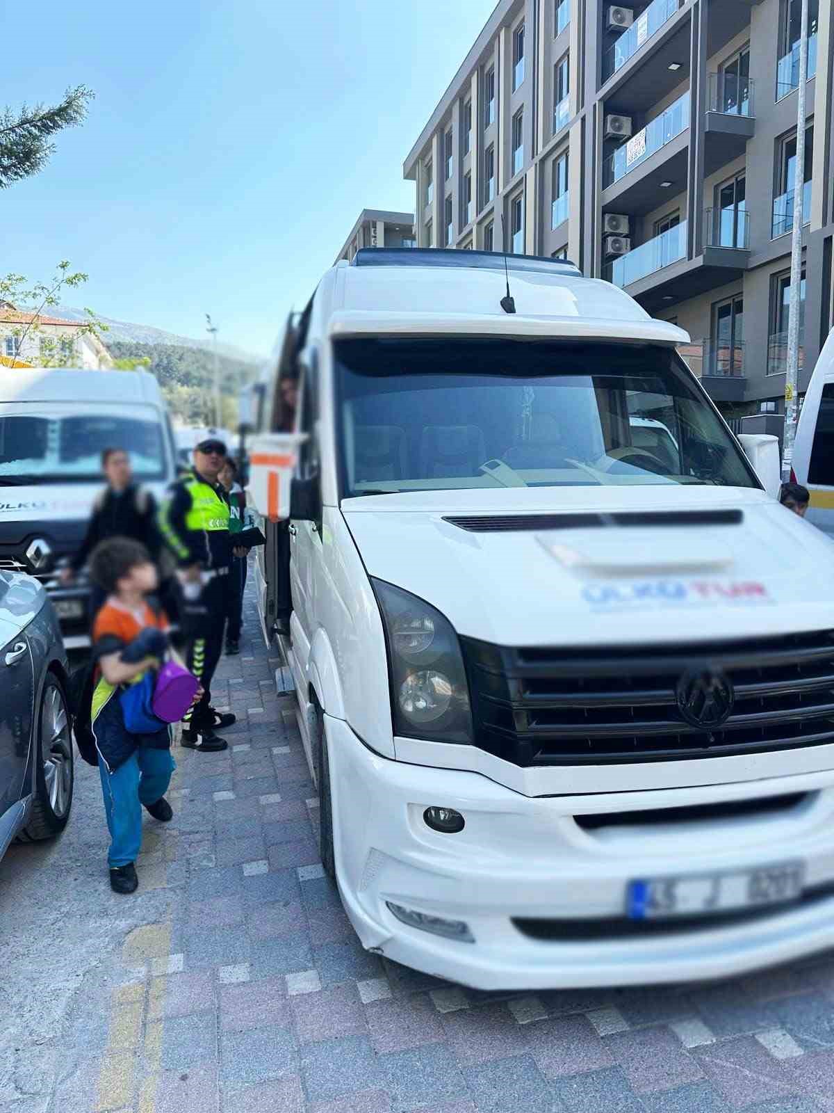 Manisa’da okul çevrelerine sıkı trafik denetimi: 9 sürücüye ceza
