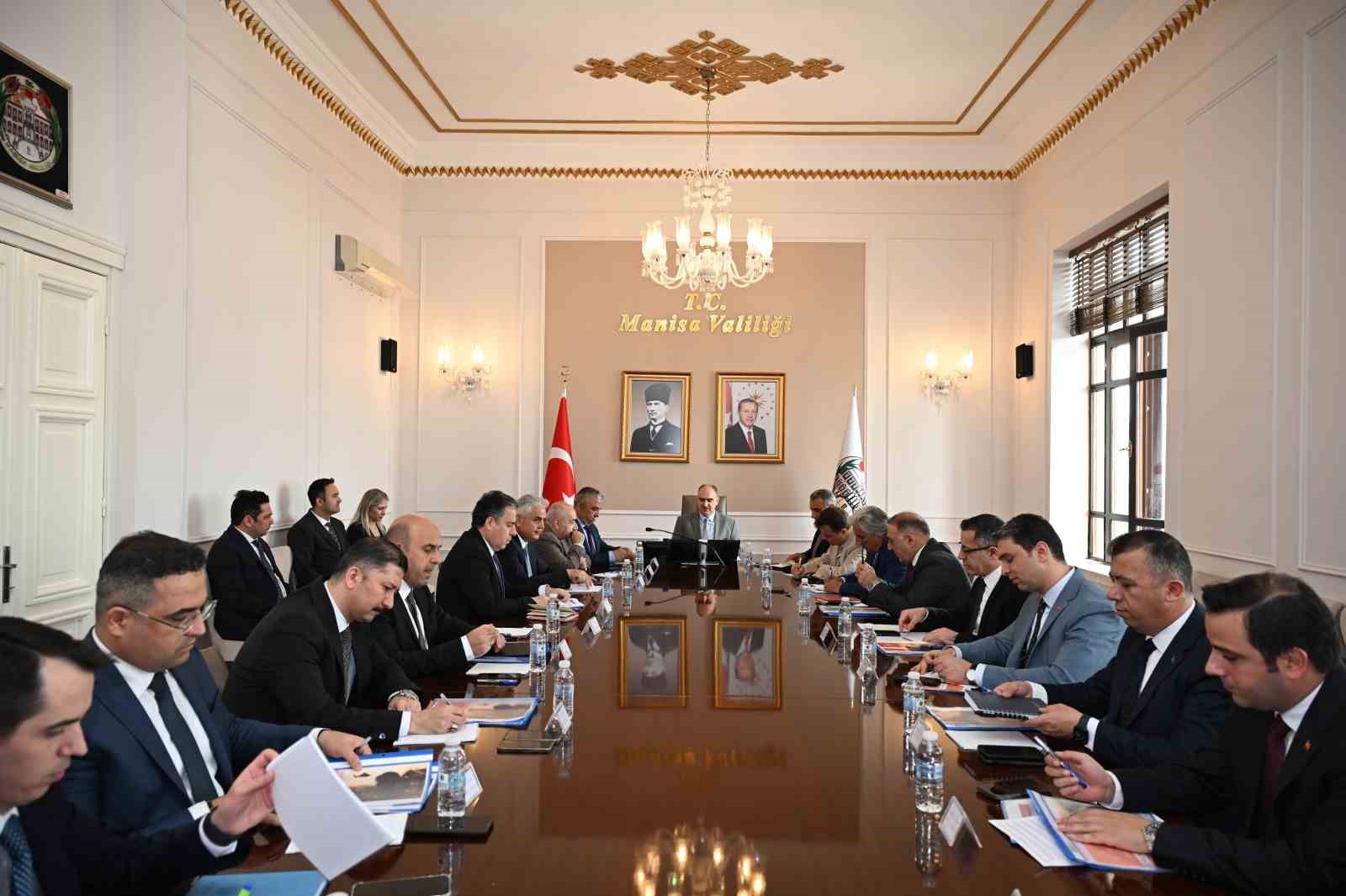 Manisa’da okul güvenliği masaya yatırıldı
Manisa’da okul güvenliği masaya yatırıldı