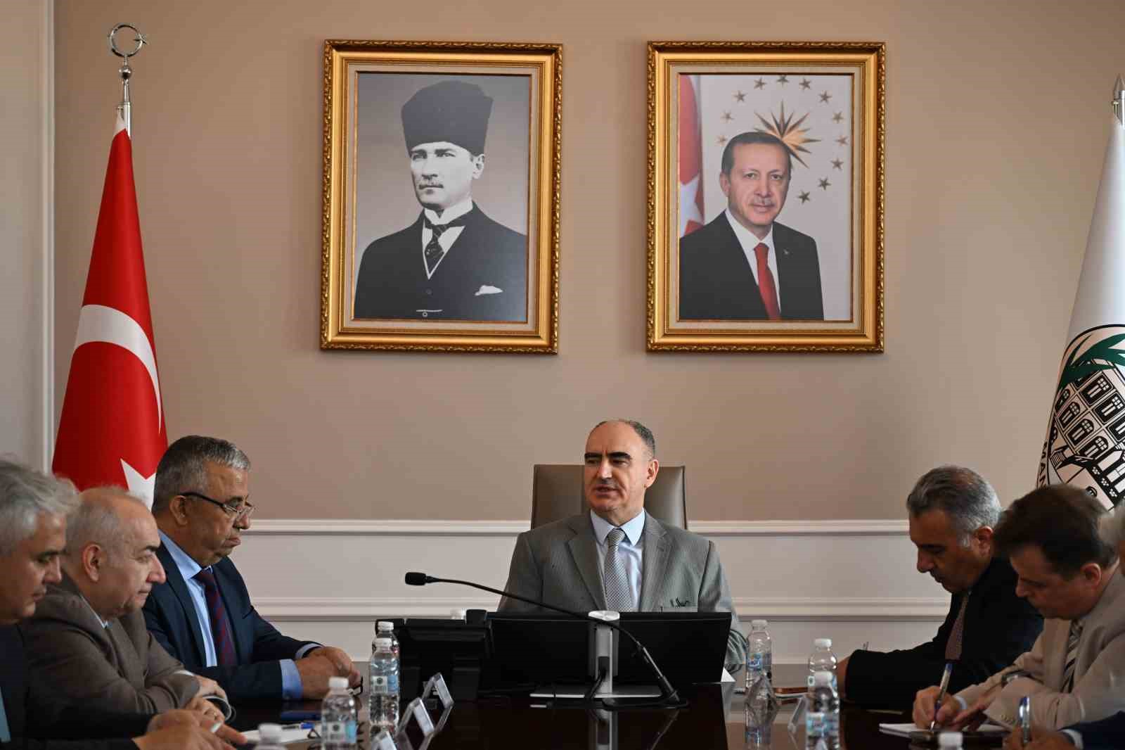 Manisa’da okul güvenliği masaya yatırıldı
Manisa’da okul güvenliği masaya yatırıldı