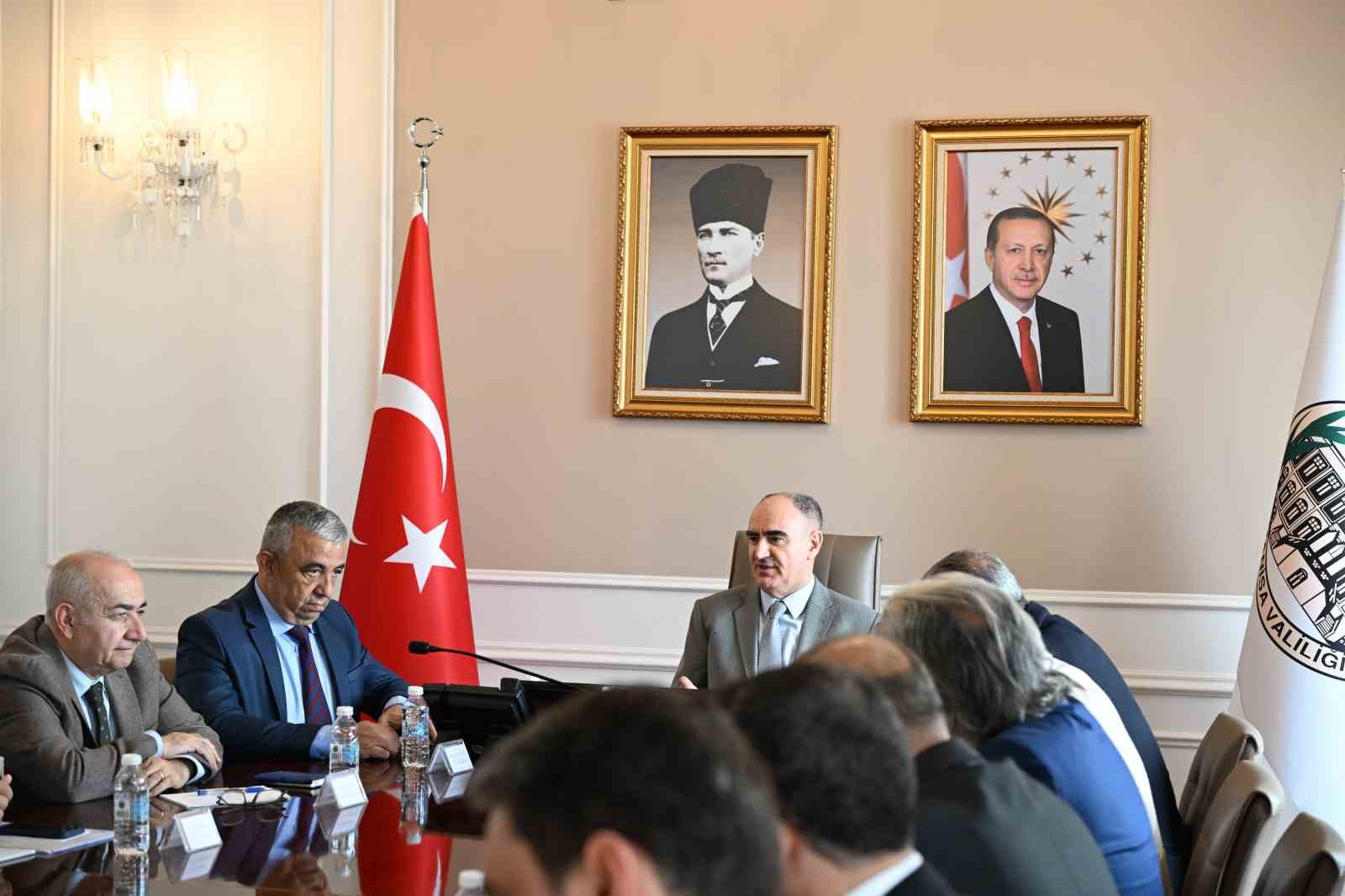 Manisa’da okul güvenliği masaya yatırıldı
Manisa’da okul güvenliği masaya yatırıldı