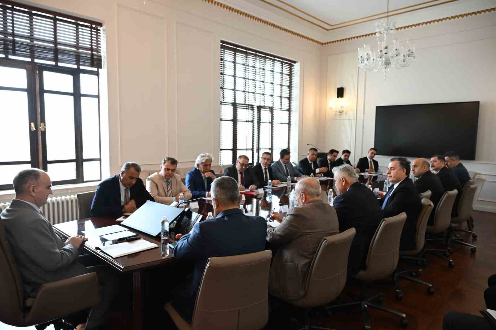 Manisa’da okul güvenliği masaya yatırıldı
Manisa’da okul güvenliği masaya yatırıldı