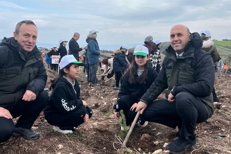 Manisa’da Orman Haftası’nda binlerce fidan toprakla buluştu
Manisa’da Orman Haftası’nda binlerce fidan toprakla buluştu