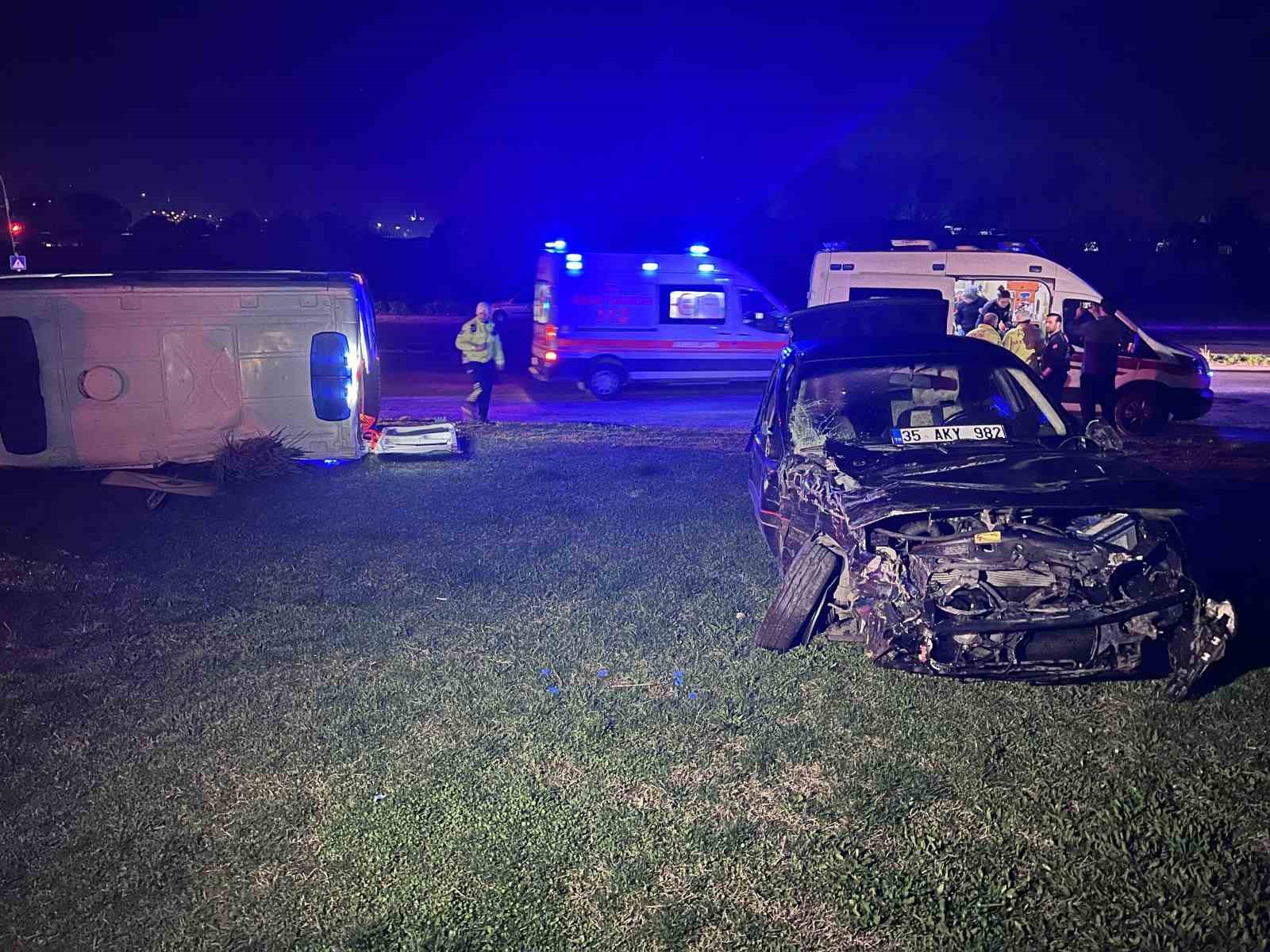 Manisa’da otomobil ile ambulans çarpıştı: 5 yaralı
