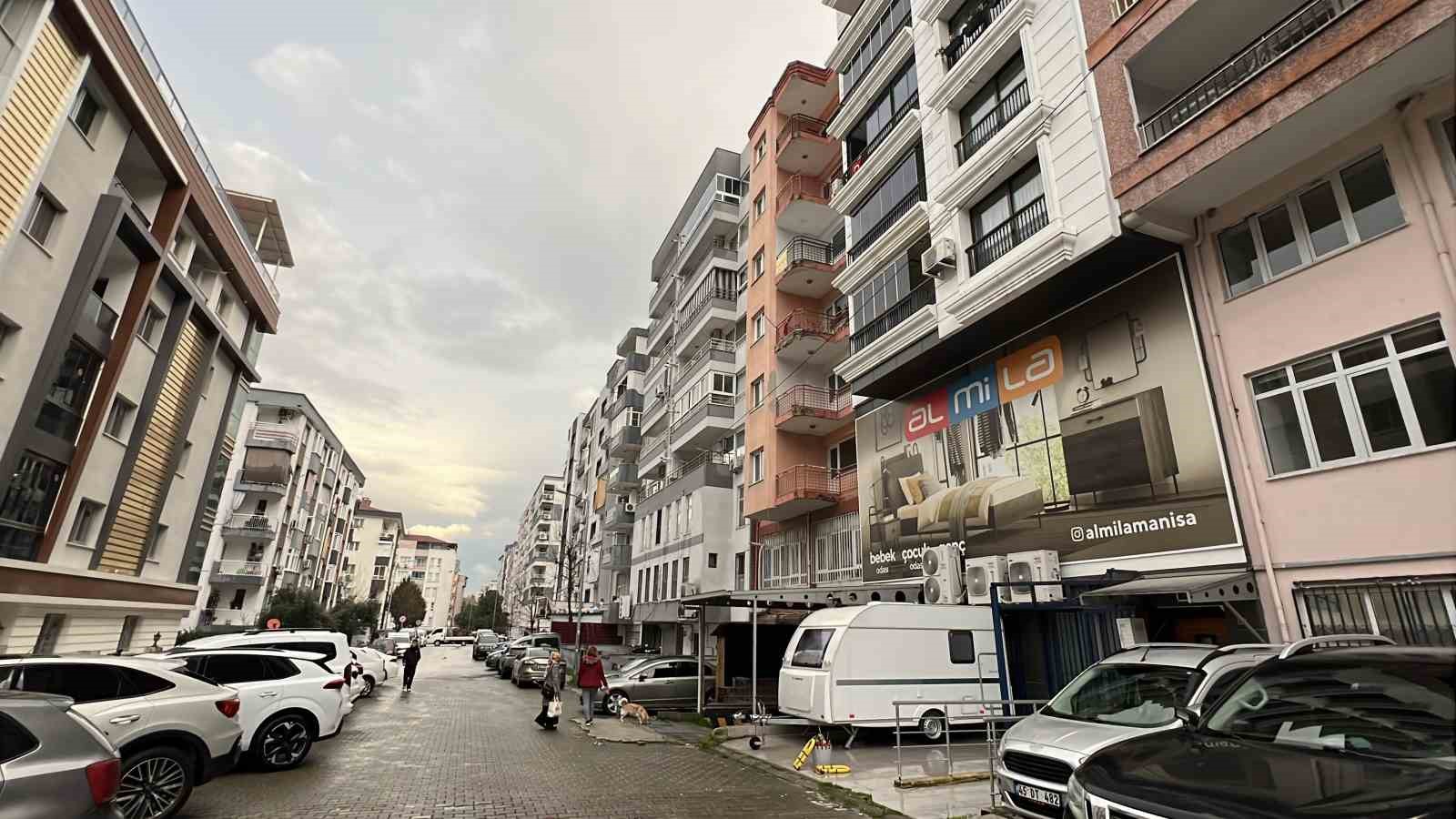 Manisa’da otopark girişinde bir kişi ölü bulundu
