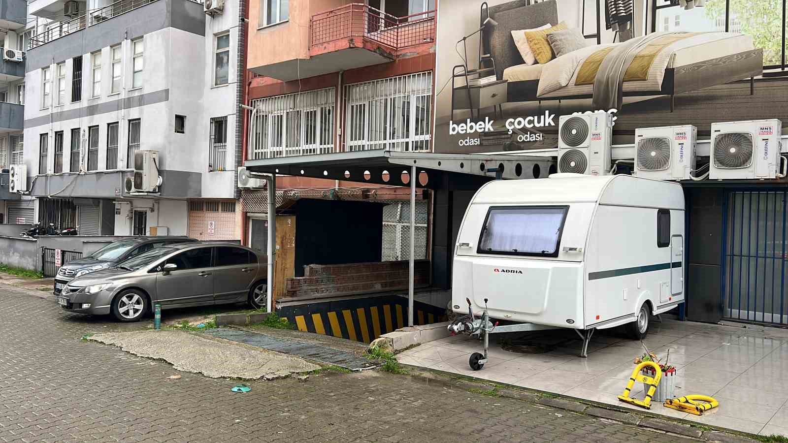 Manisa’da otopark girişinde bir kişi ölü bulundu
