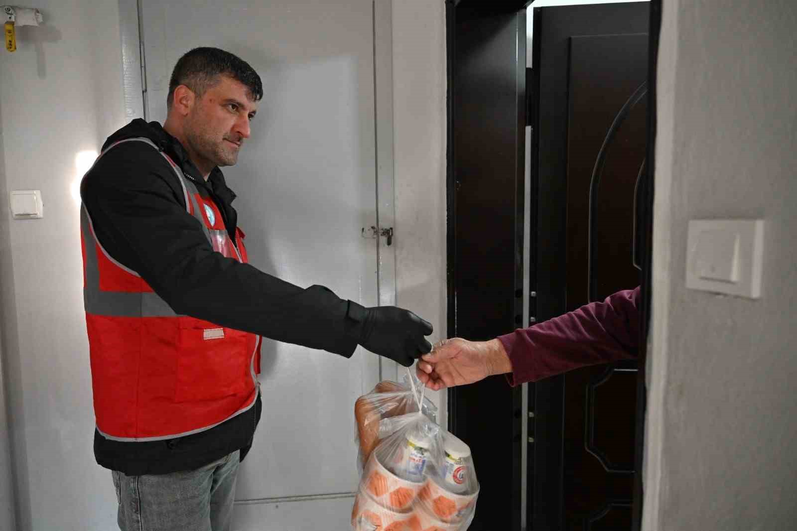 Manisa’da Ramazan boyunca gönül sofralarıyla rekor hizmet
