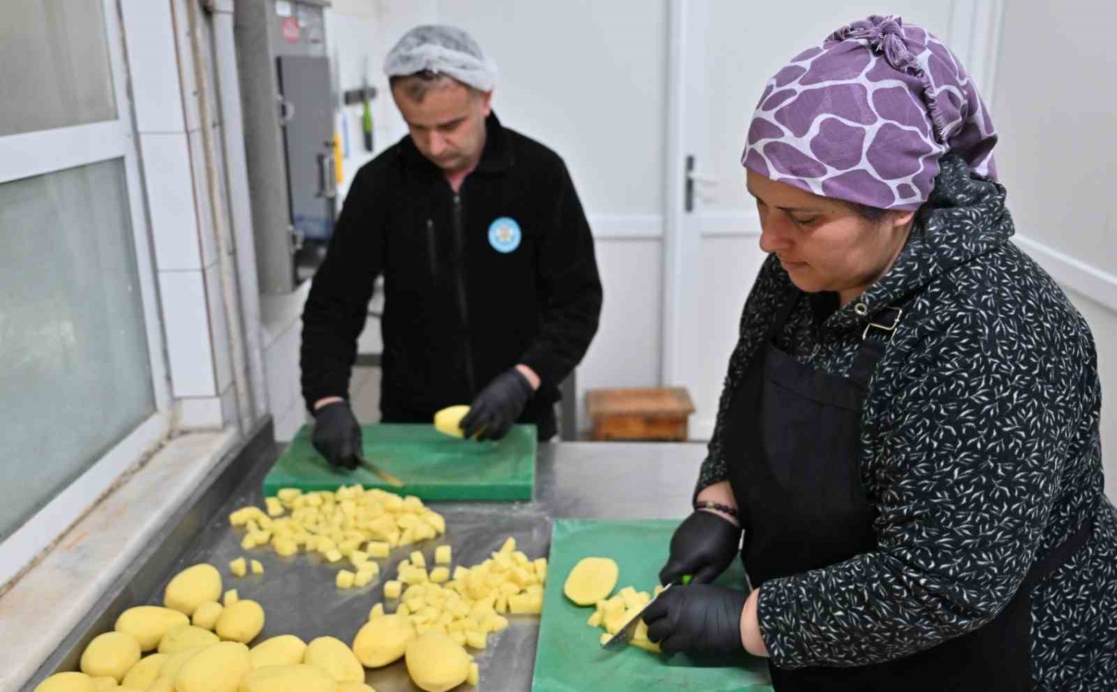 Manisa’da Ramazan boyunca gönül sofralarıyla rekor hizmet
