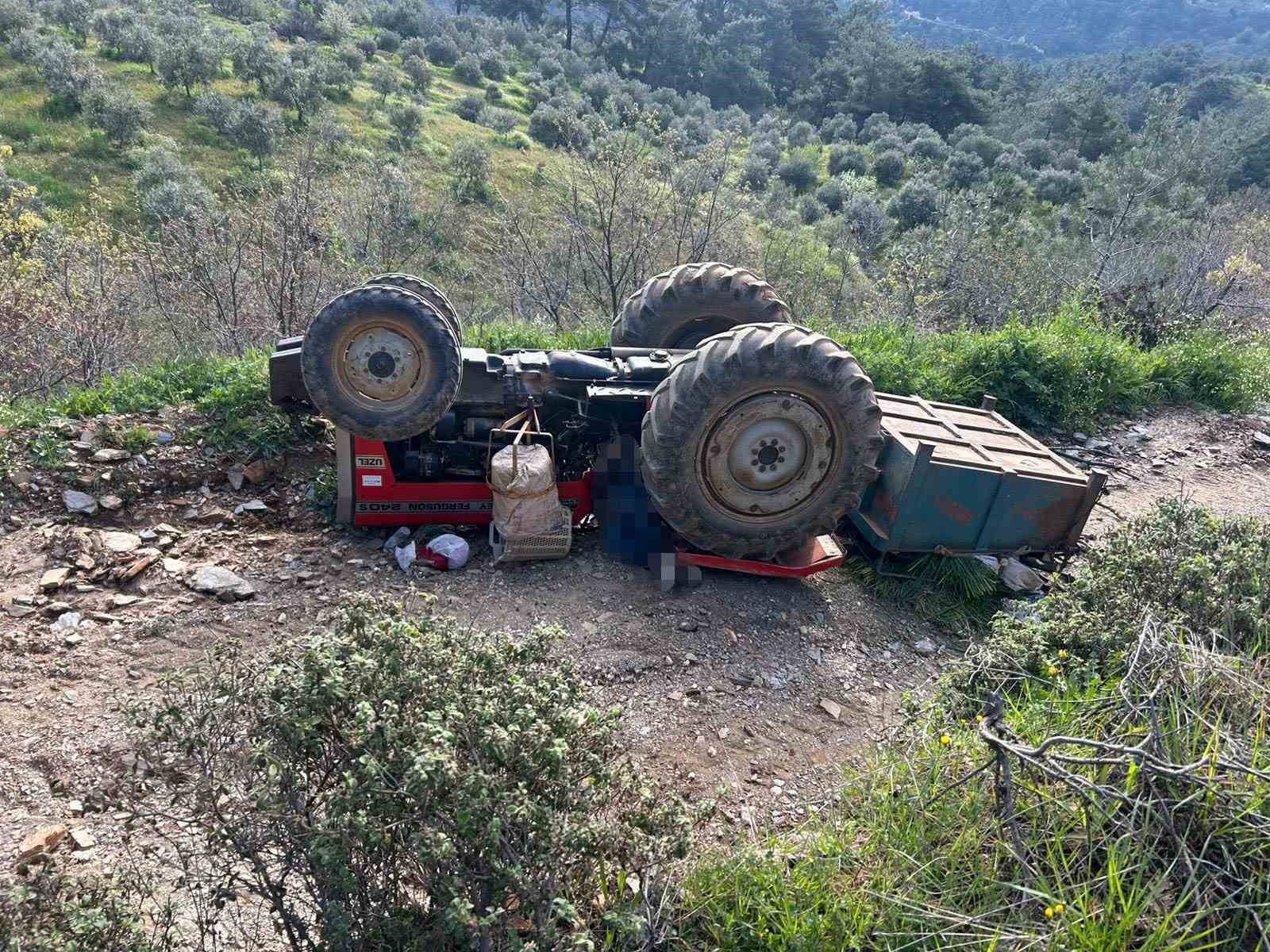 Manisa’da traktör devrildi: 3 ölü
