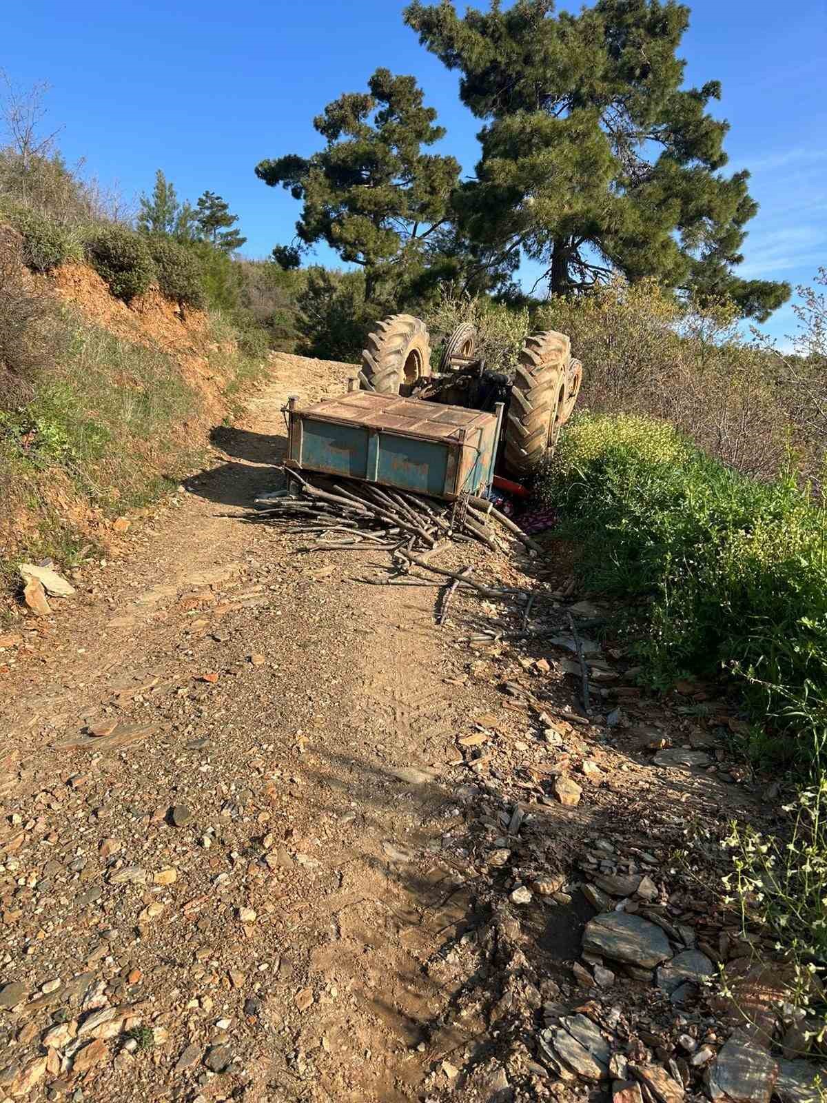 Manisa’da traktör devrildi: 3 ölü

