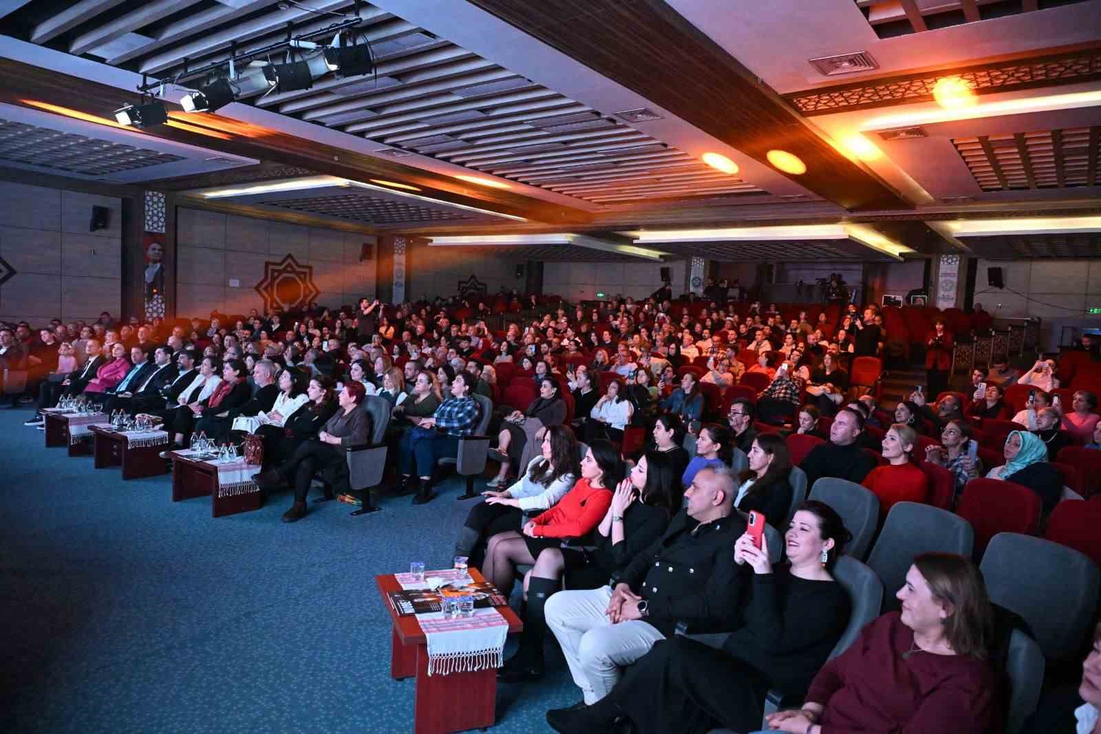 Manisa’da "Ustalara Saygı" gecesine büyük ilgi
