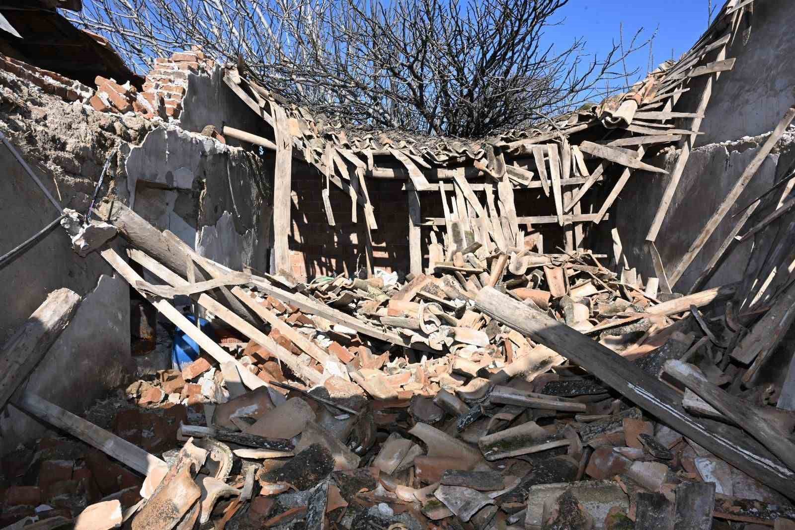 Manisa’da yağmurda evleri kullanılamaz hale gelen ailenin yeni yuvası büyükşehirden
