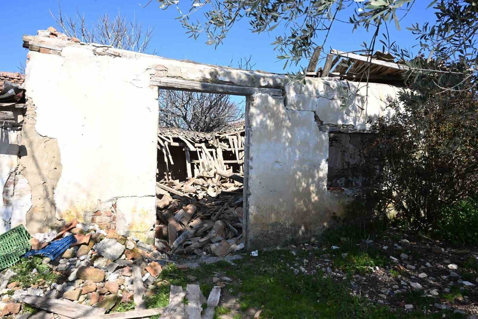 Manisa’da yağmurda evleri kullanılamaz hale gelen ailenin yeni yuvası büyükşehirden
