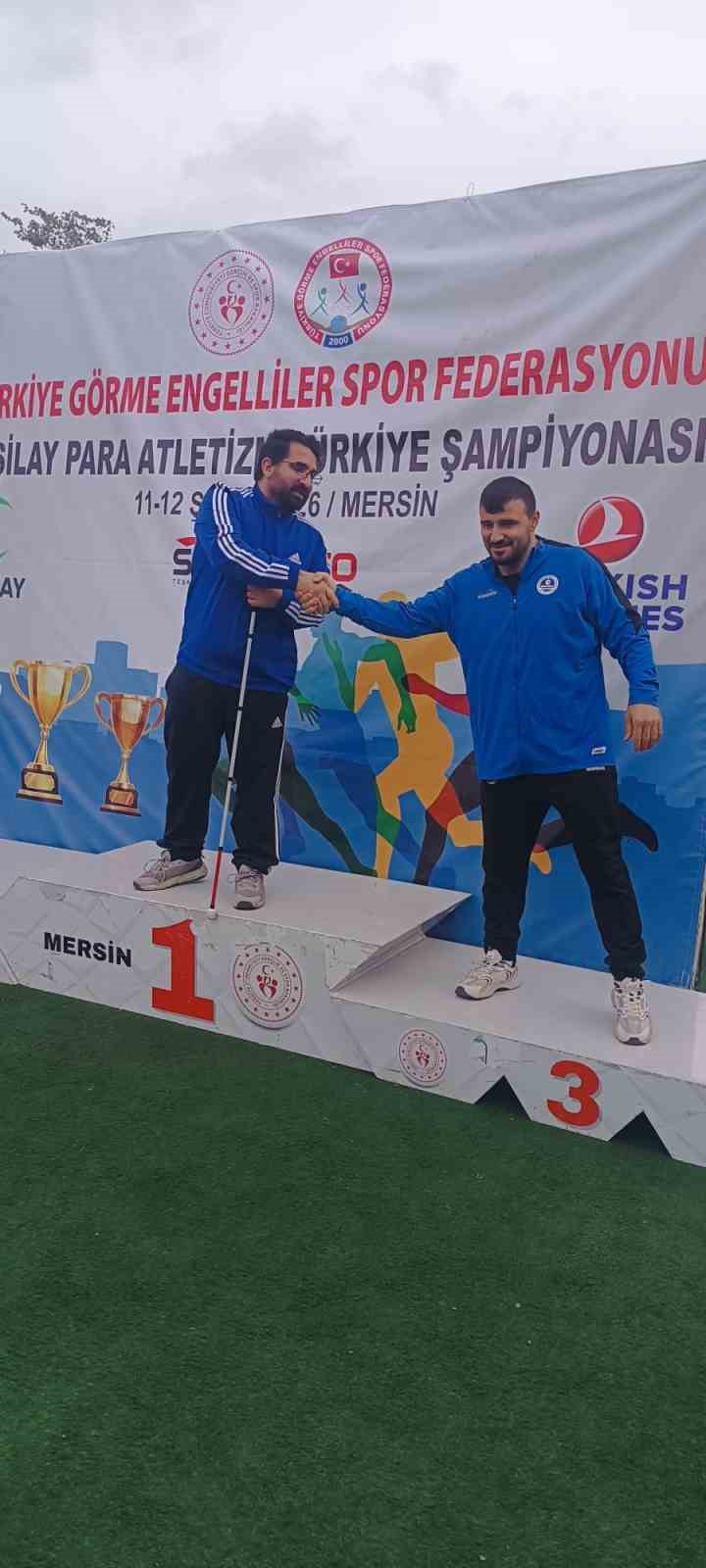 Manisalı Bayram Dönmez zirveyi bırakmadı
