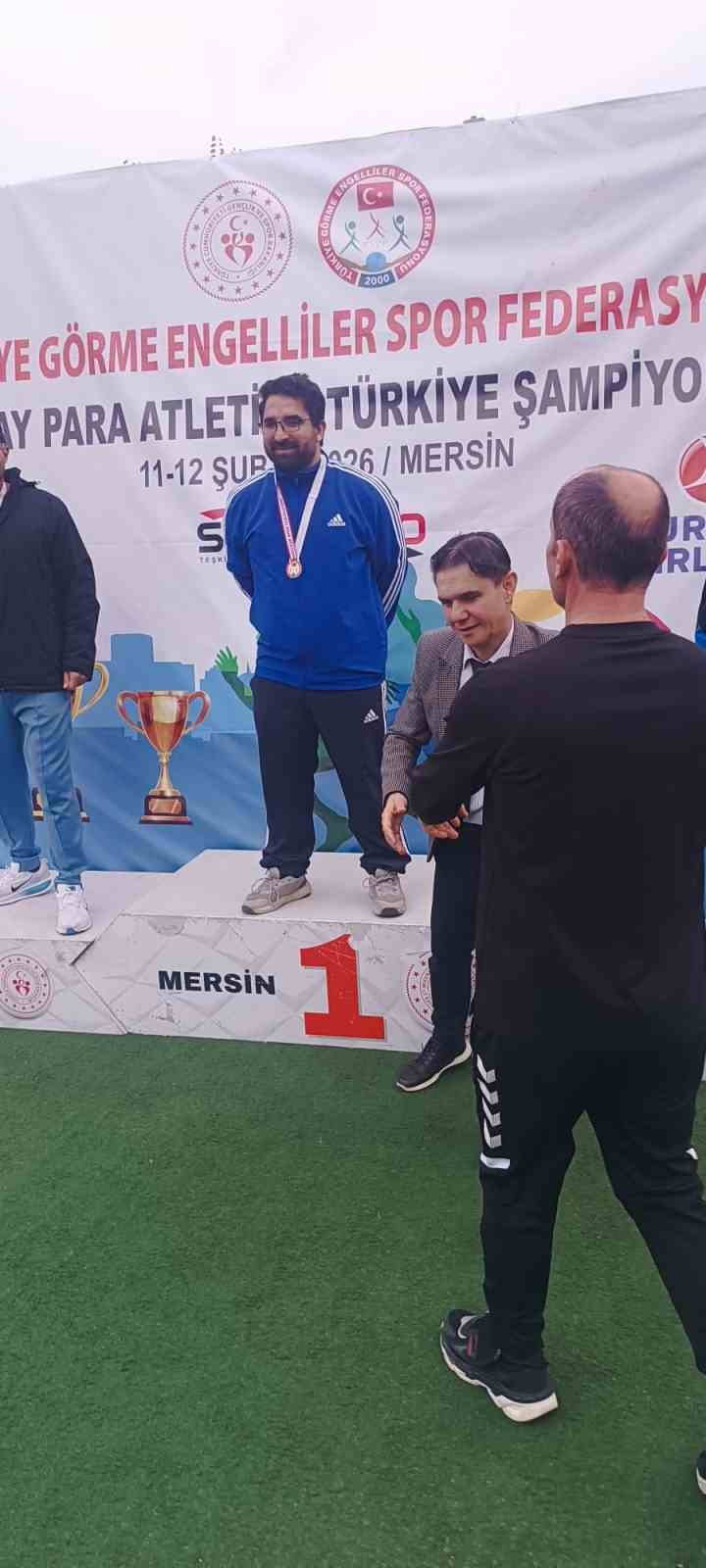 Manisalı Bayram Dönmez zirveyi bırakmadı
