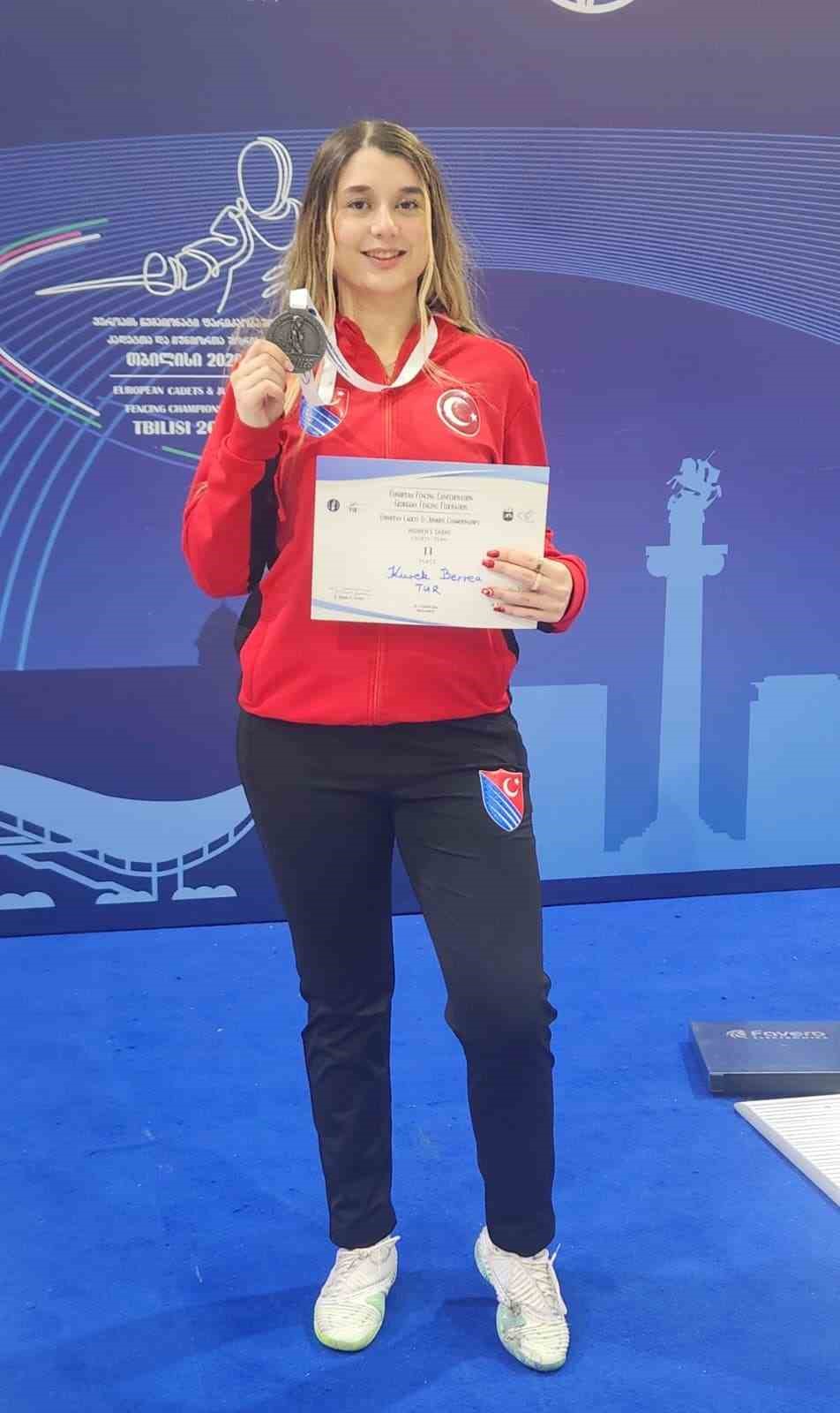 Manisalı eskrimci Berra Kürek Avrupa ikincisi oldu
