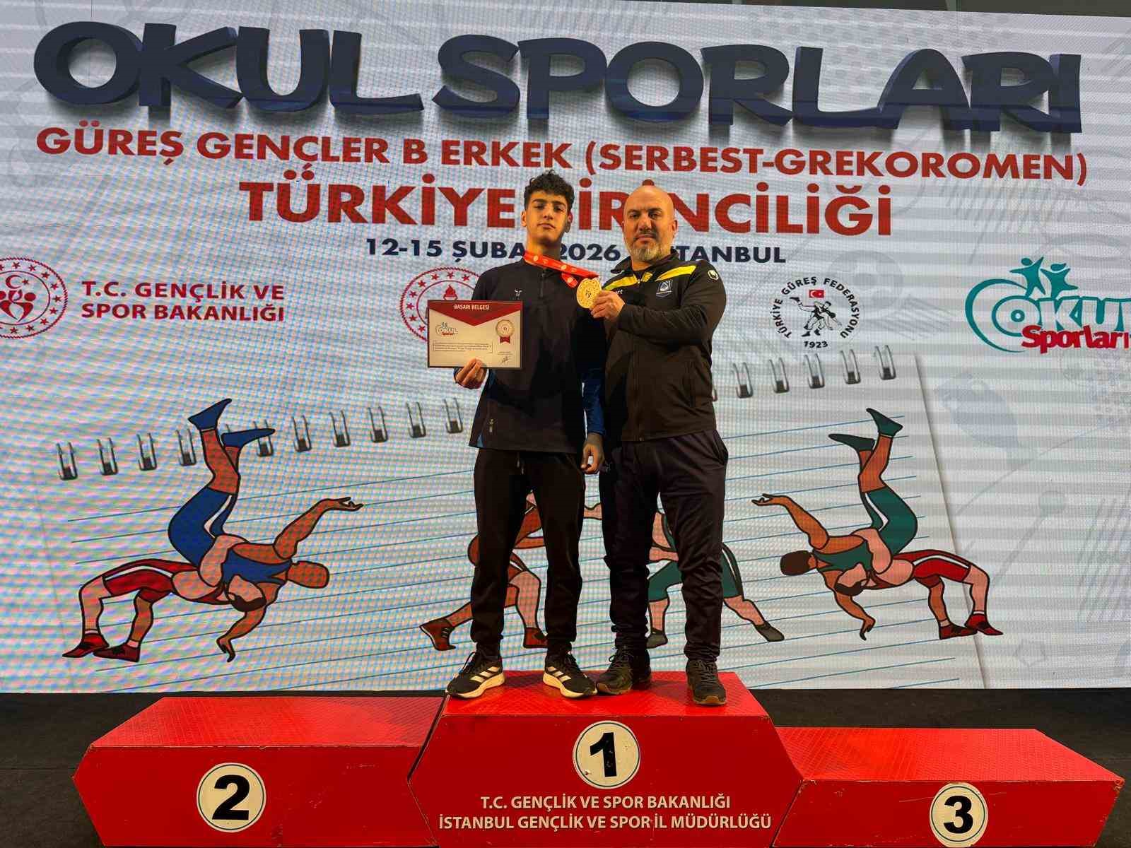 Manisalı güreşçilerden Türkiye Şampiyonası’nda 2 bronz madalya
