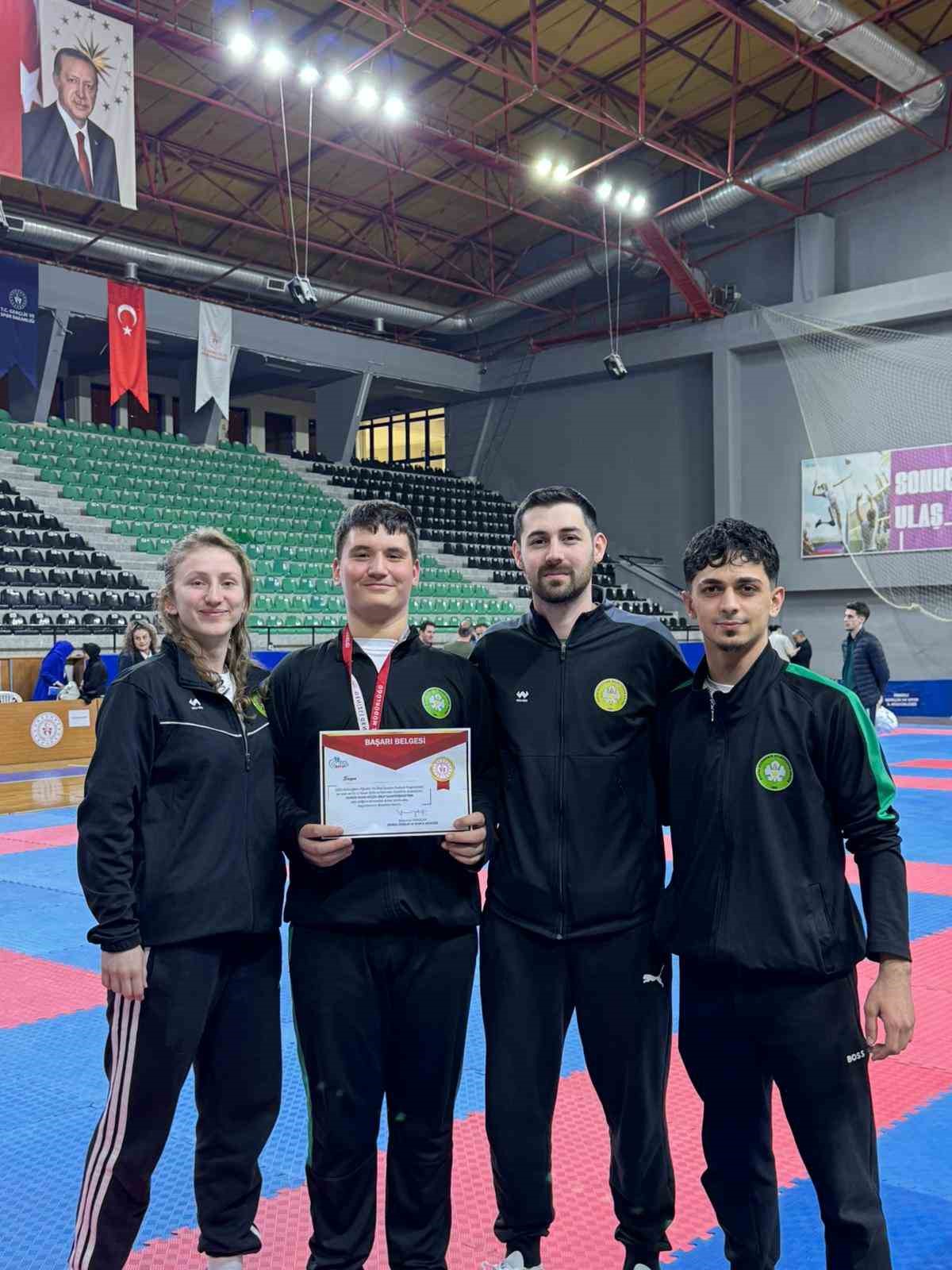 Manisalı karateciler Denizli’de fırtına gibi esti
